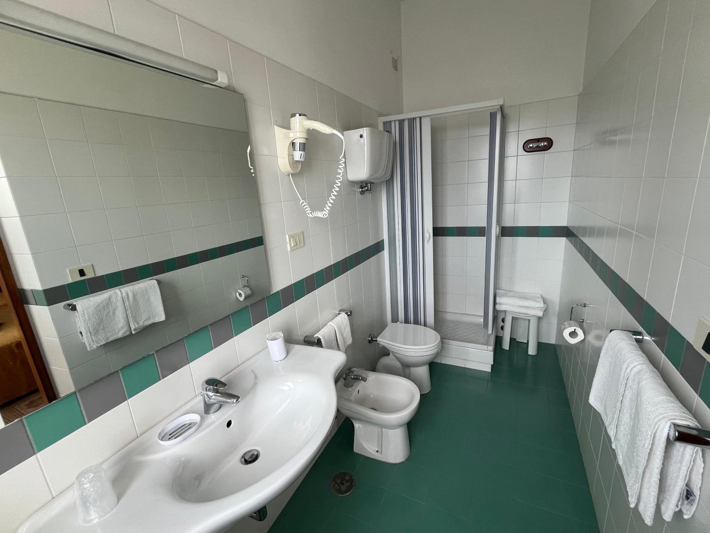Double or Twin Room - Photo 2