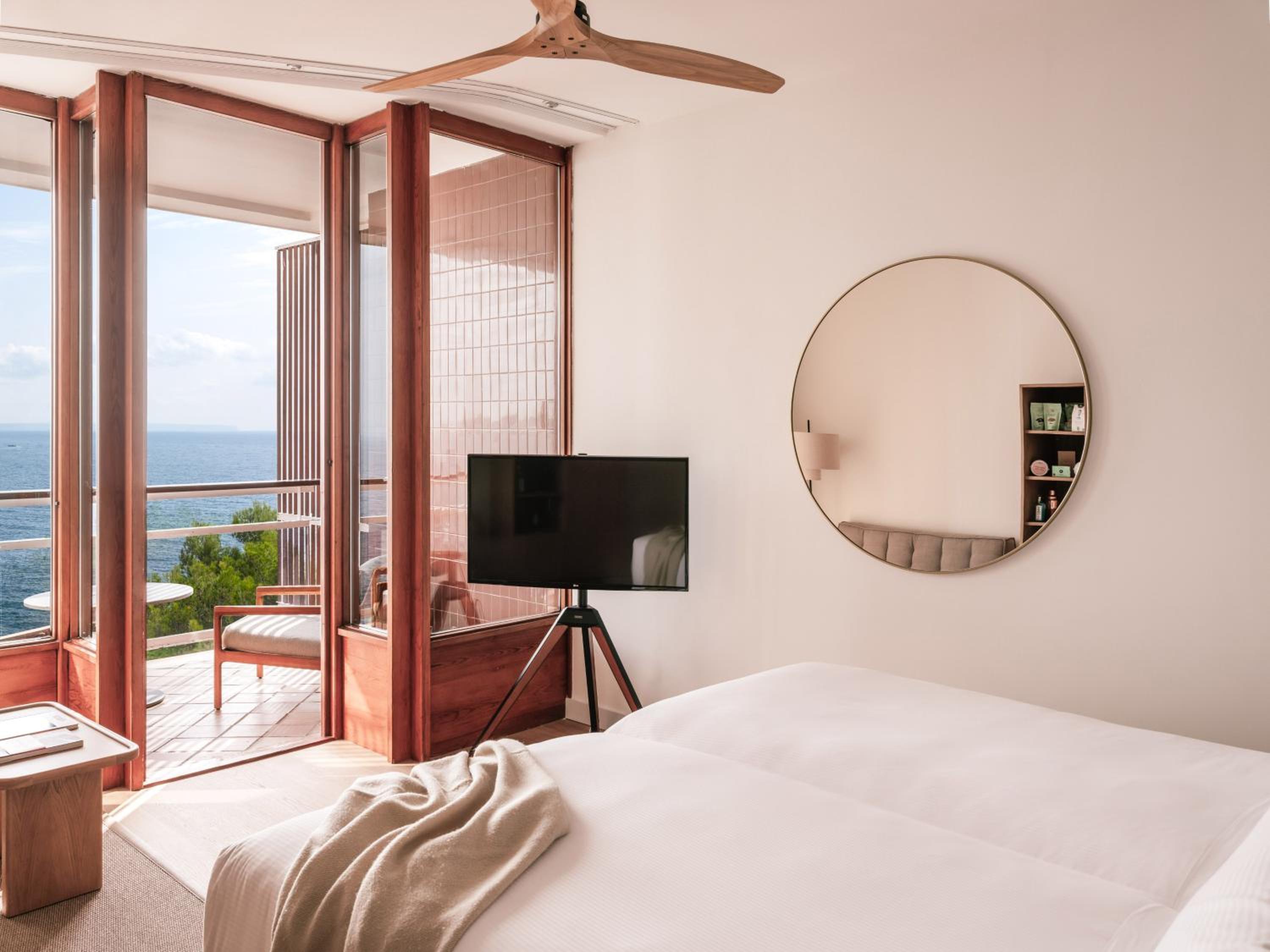 Deluxe Room with Sea View