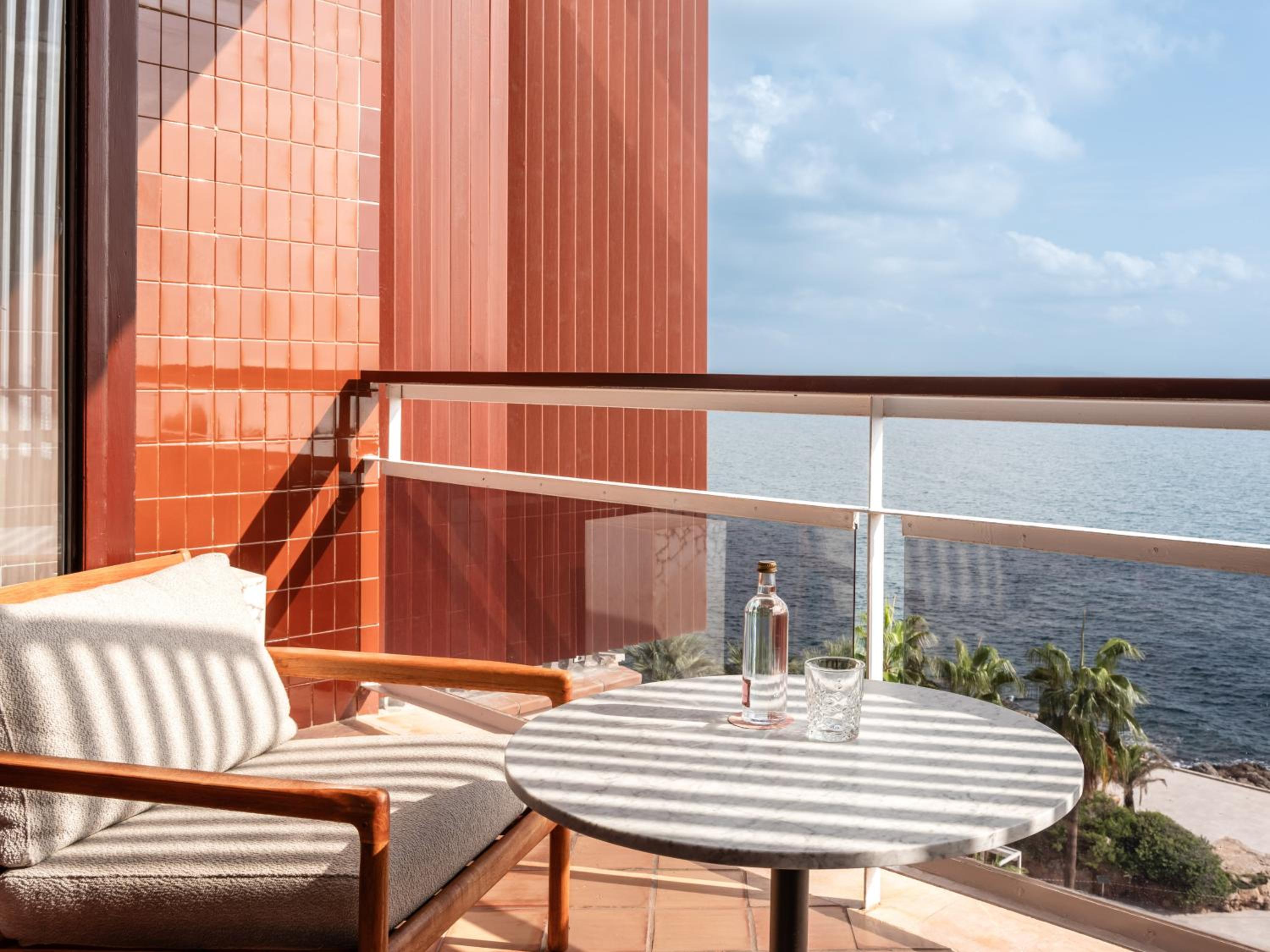 Deluxe Room with Sea View