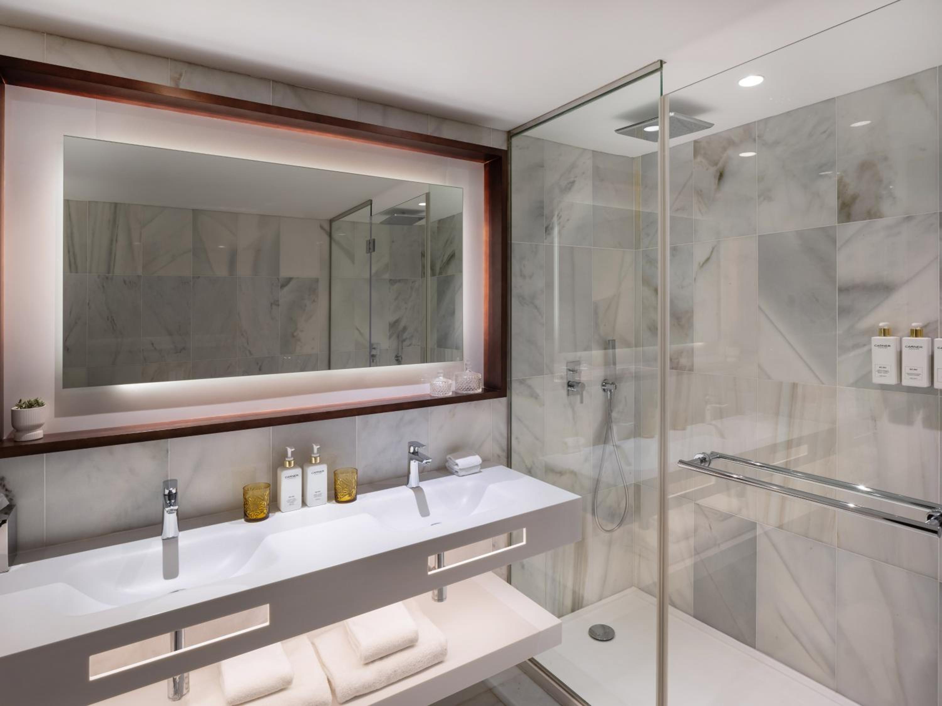 Deluxe Room with Sea View