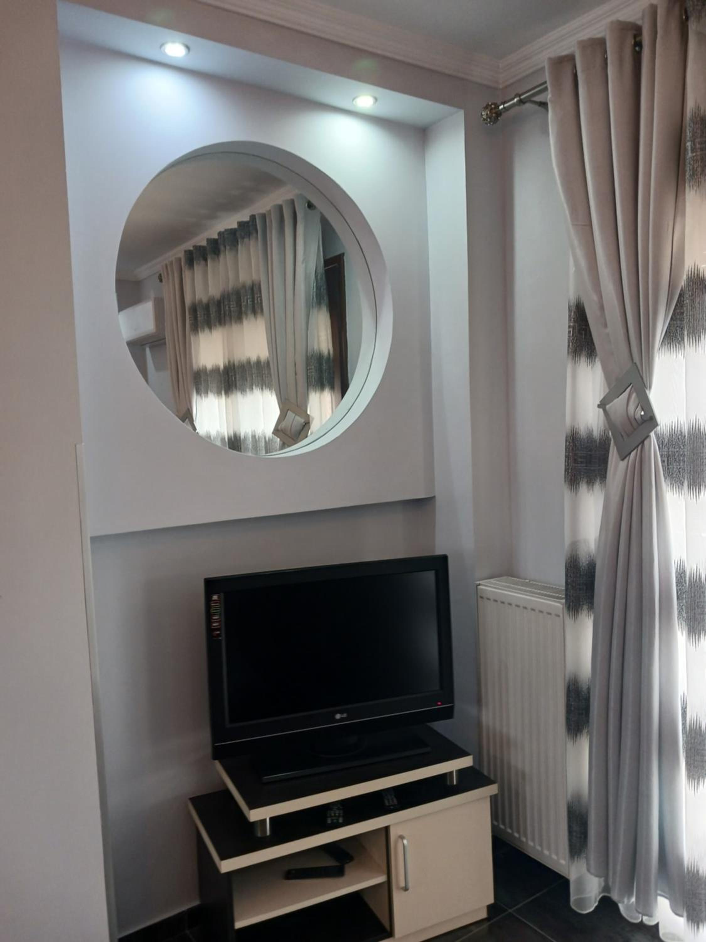 Three-Bedroom Apartment with Balcony photo 2