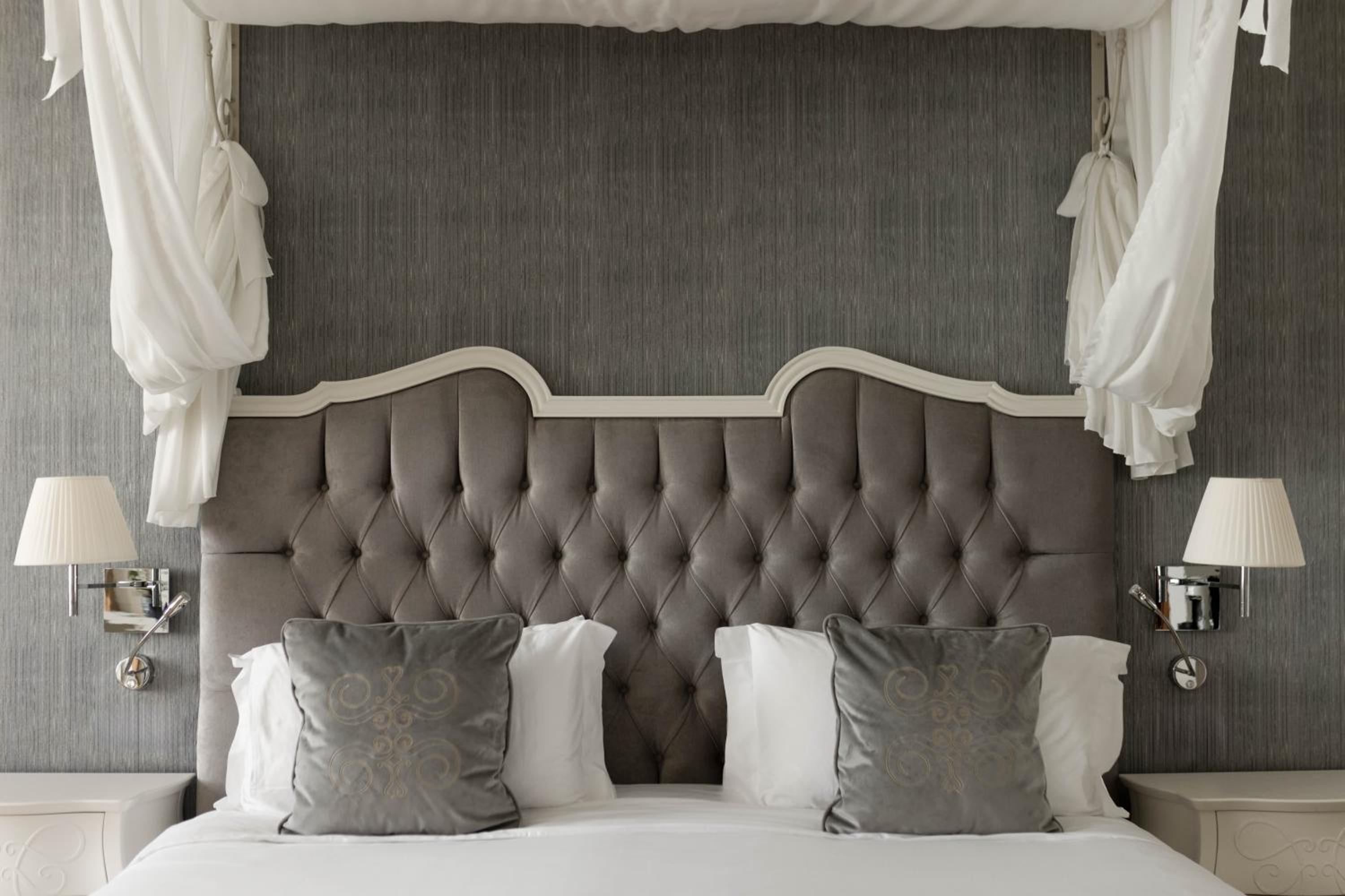 Deluxe Double or Twin Room with Lake View - Photo 1