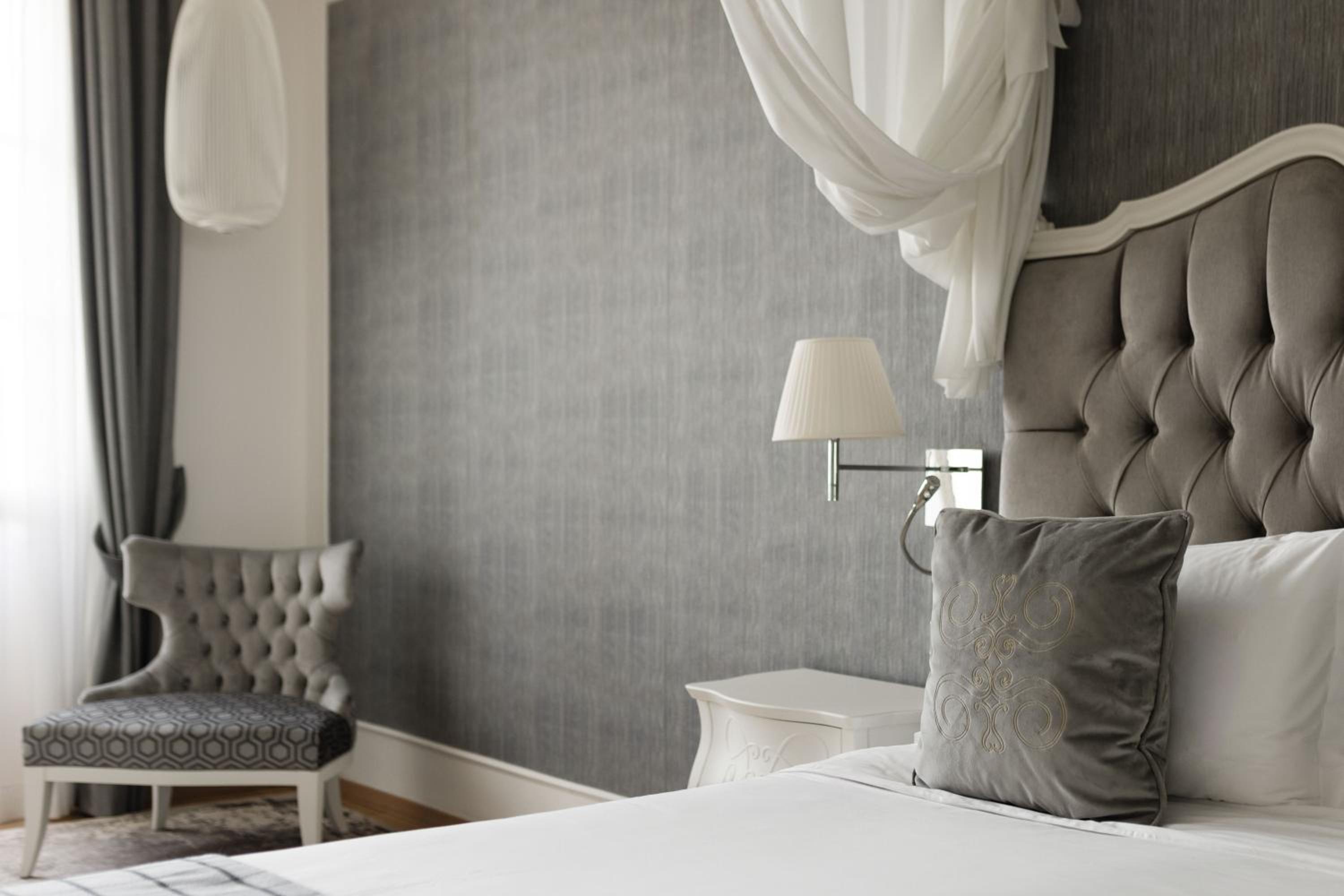 Deluxe Double or Twin Room with Lake View - Photo 3