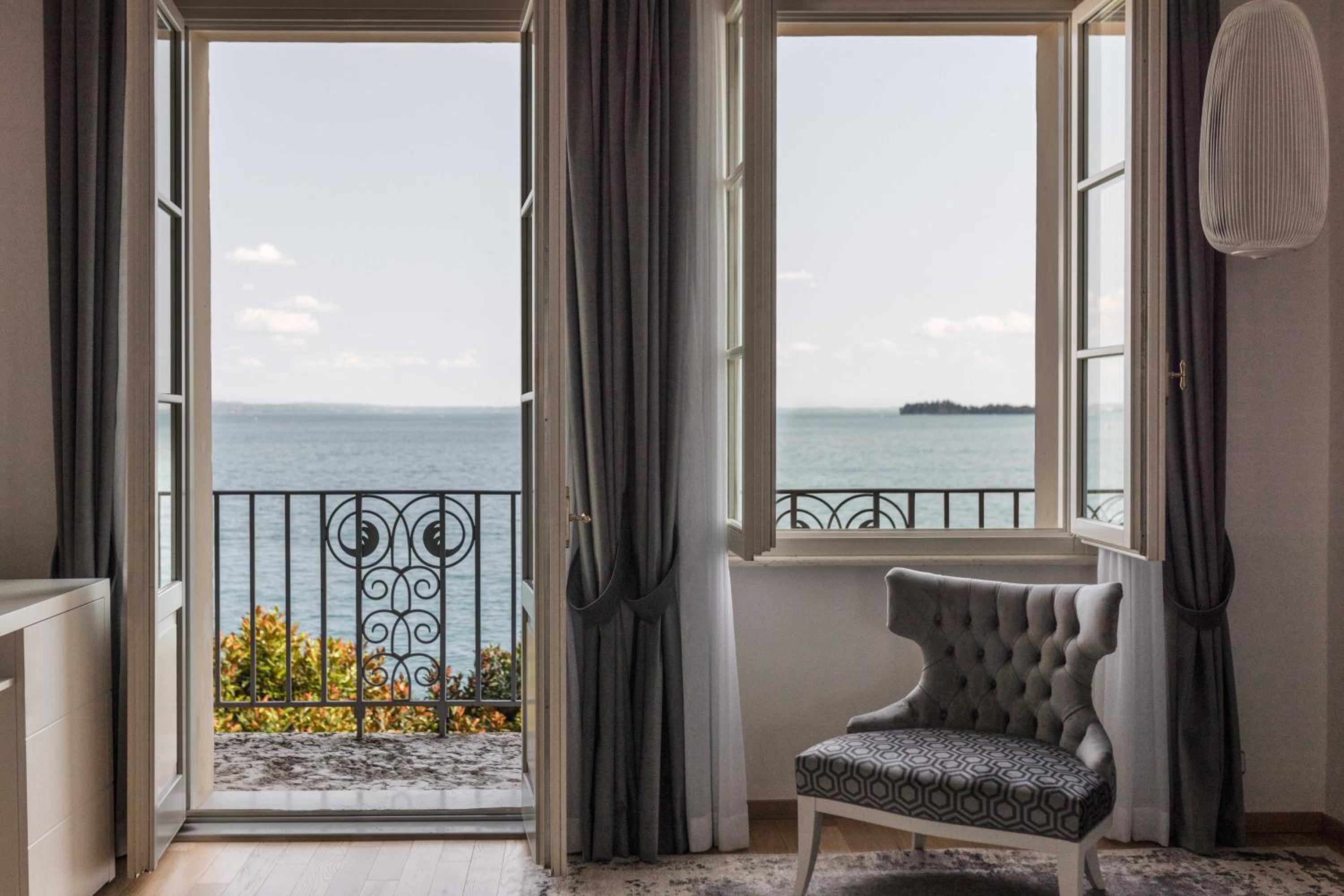 Deluxe Double or Twin Room with Lake View - Photo 5