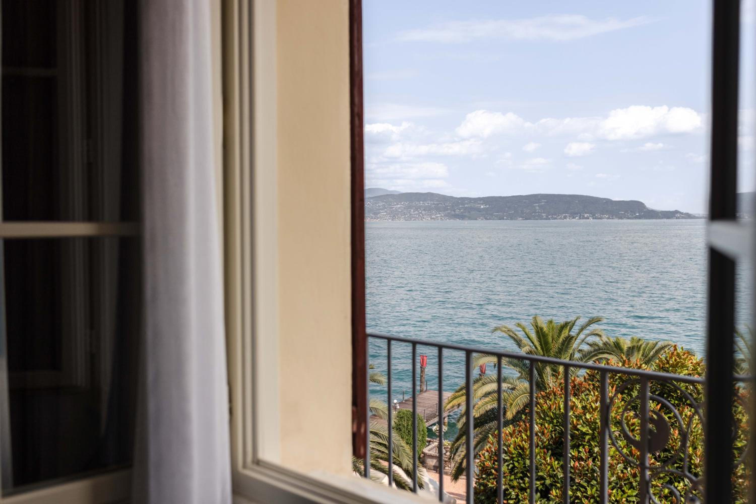Deluxe Double or Twin Room with Lake View - Photo 4