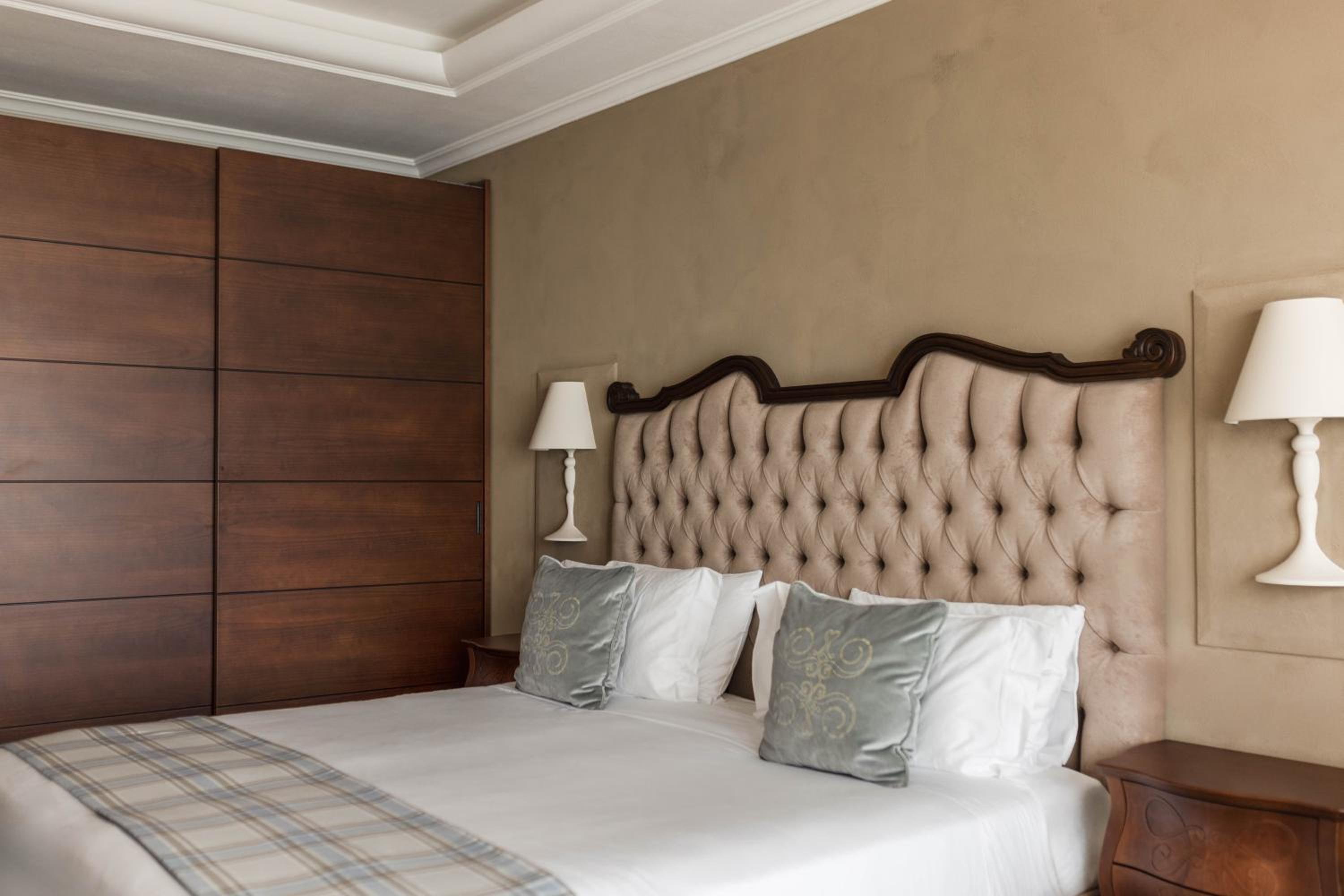 Deluxe Double or Twin Room with Lake View - Photo 9