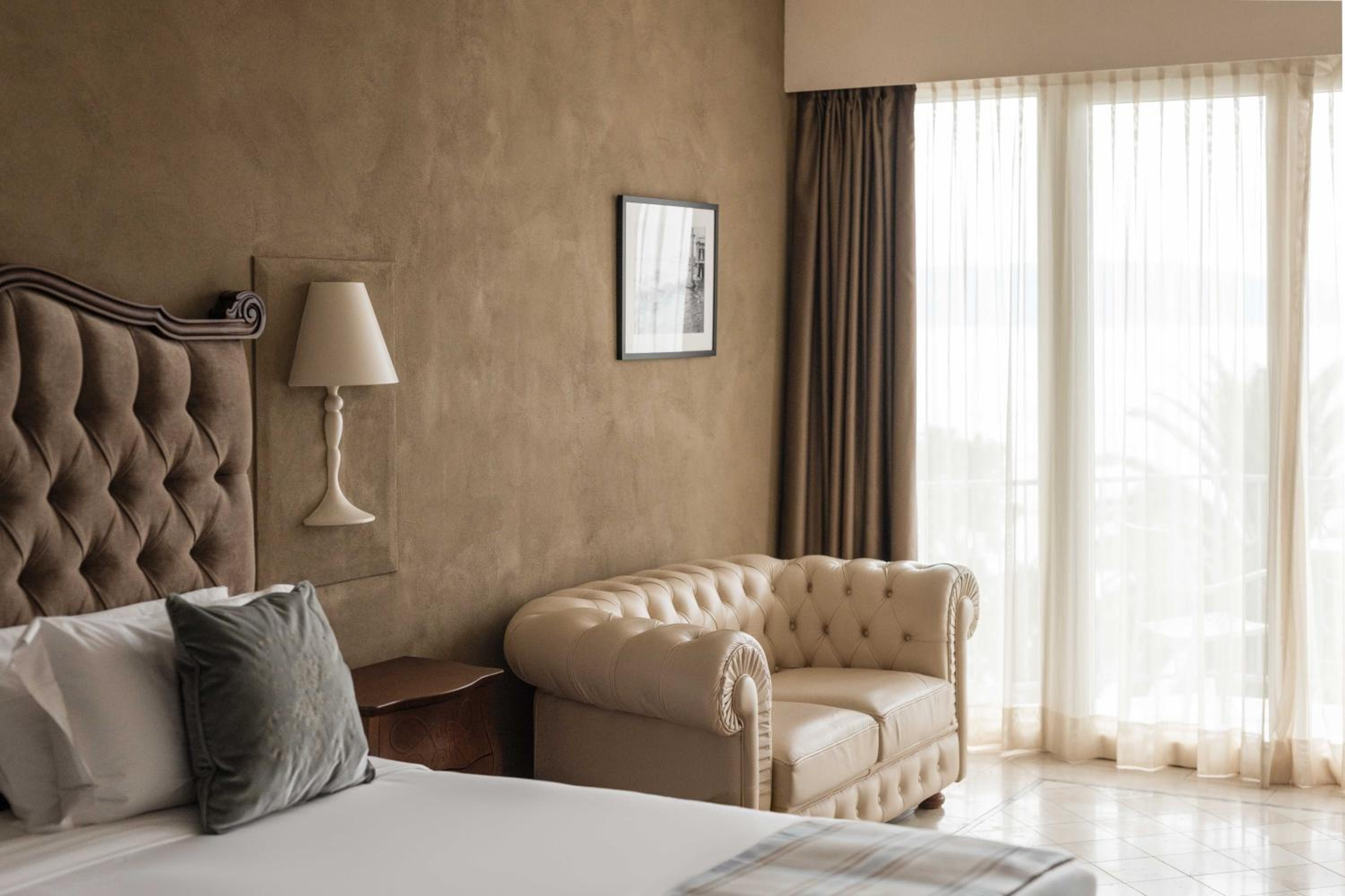 Deluxe Double or Twin Room with Lake View - Photo 7