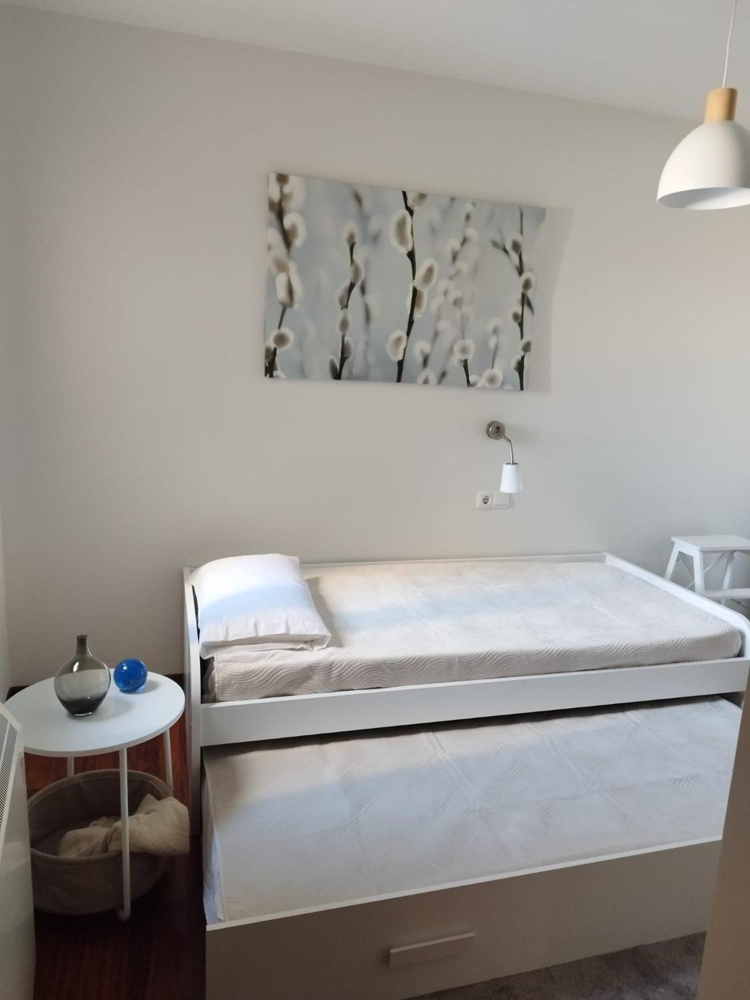 Apartamento de tres dormitorios con vista al agua