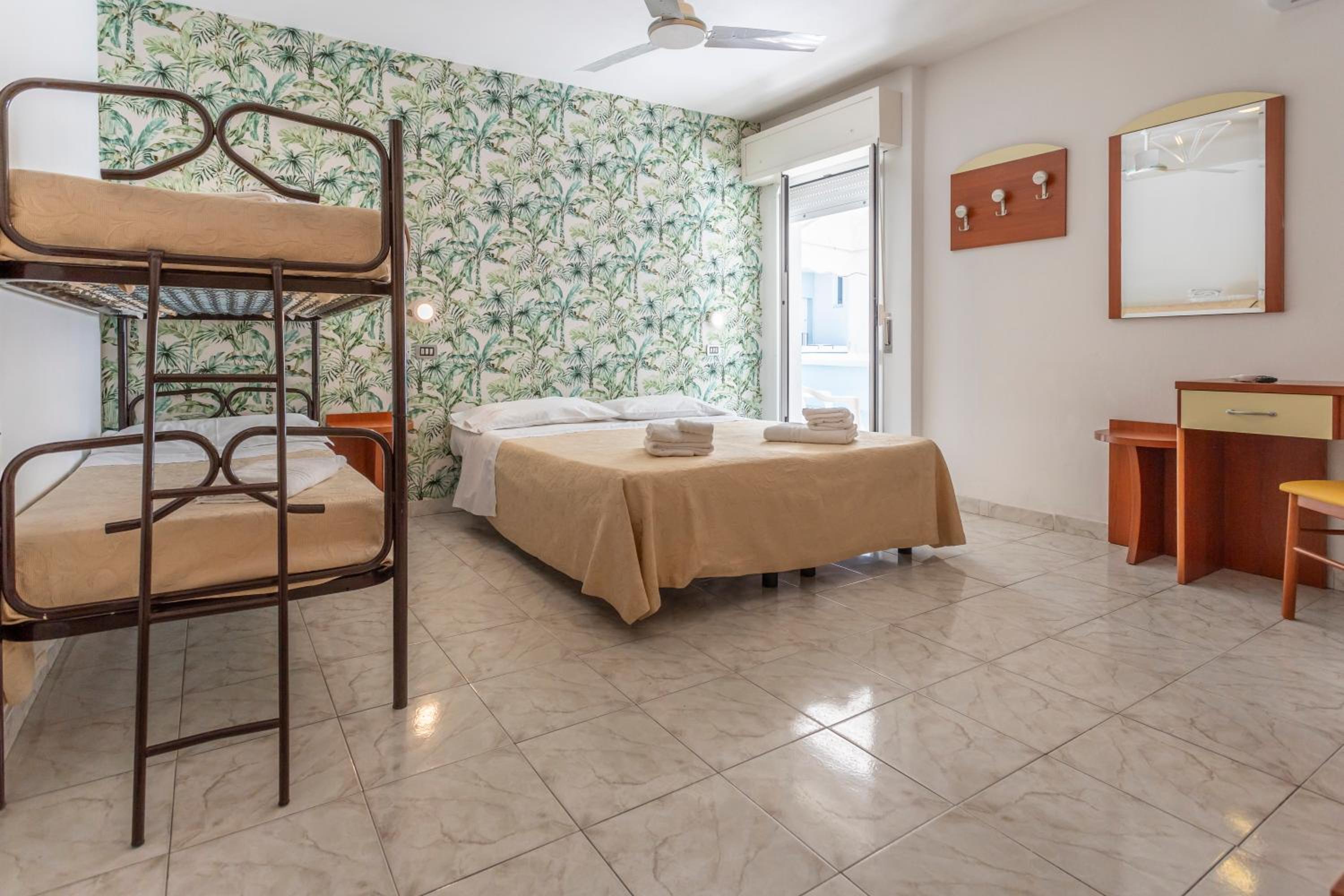 Quadruple Room with Balcony photo 3