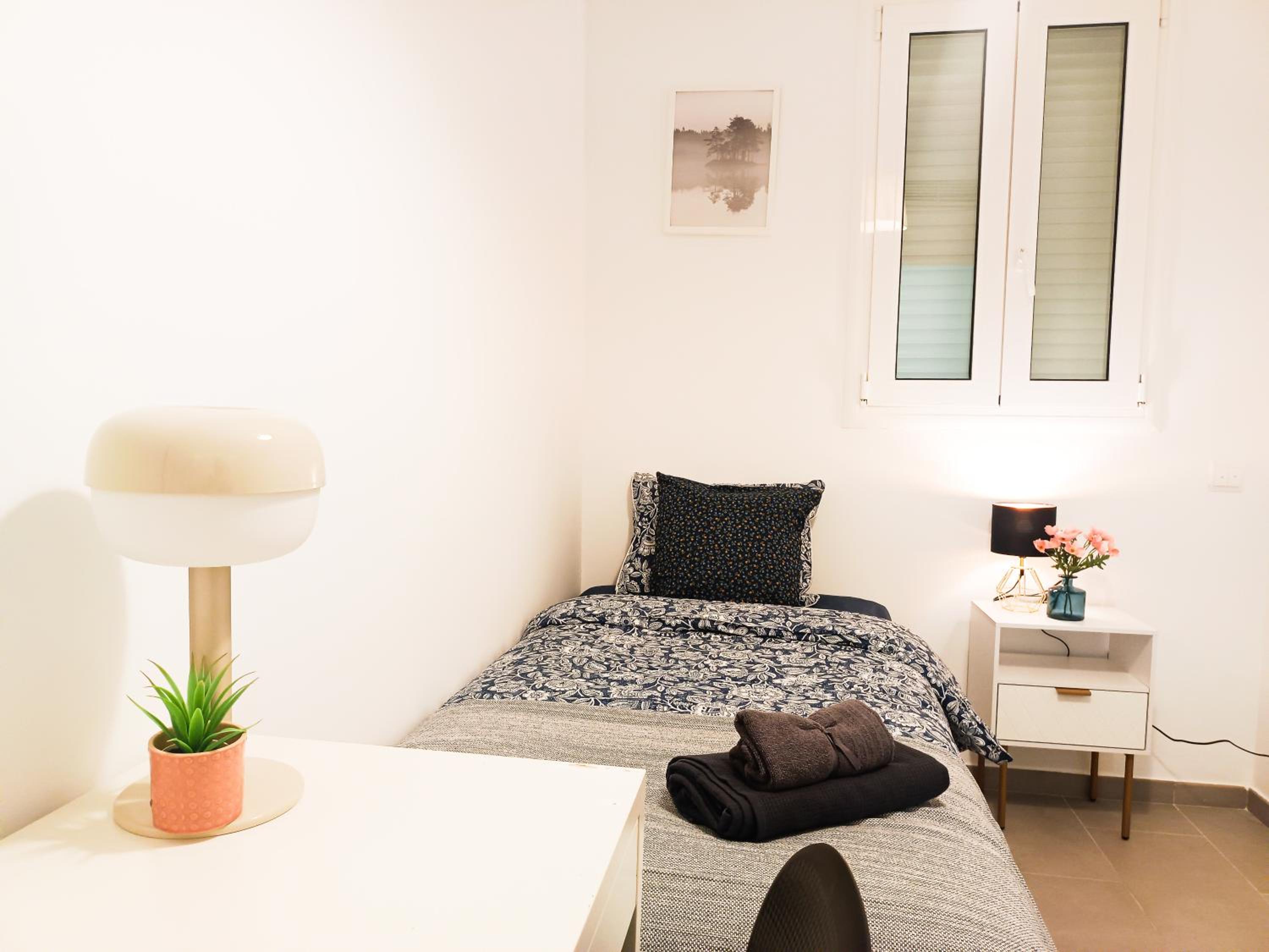 Single Room With Shared Bathroom photo 2