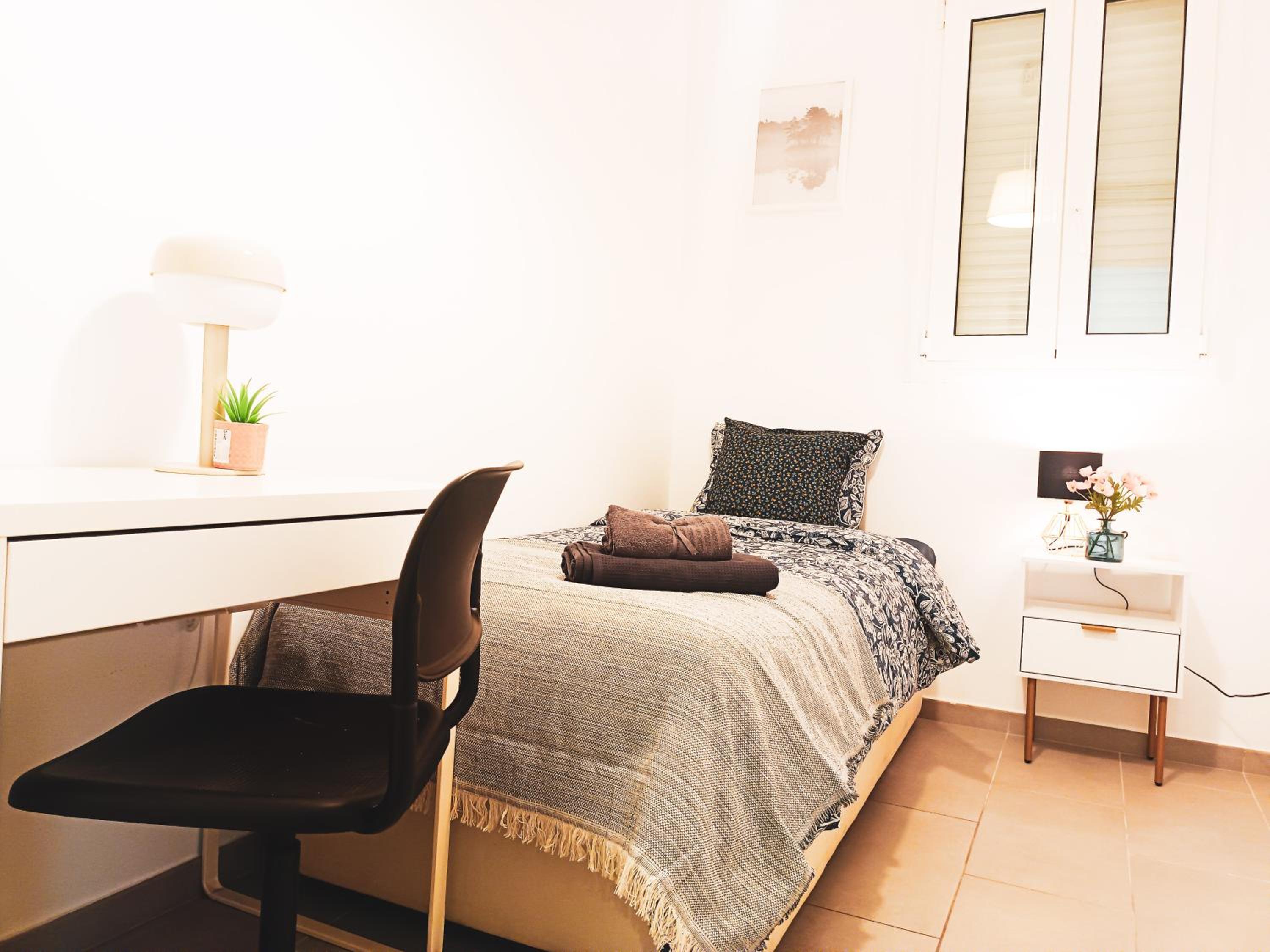 Habitación Individual con Baño Compartido