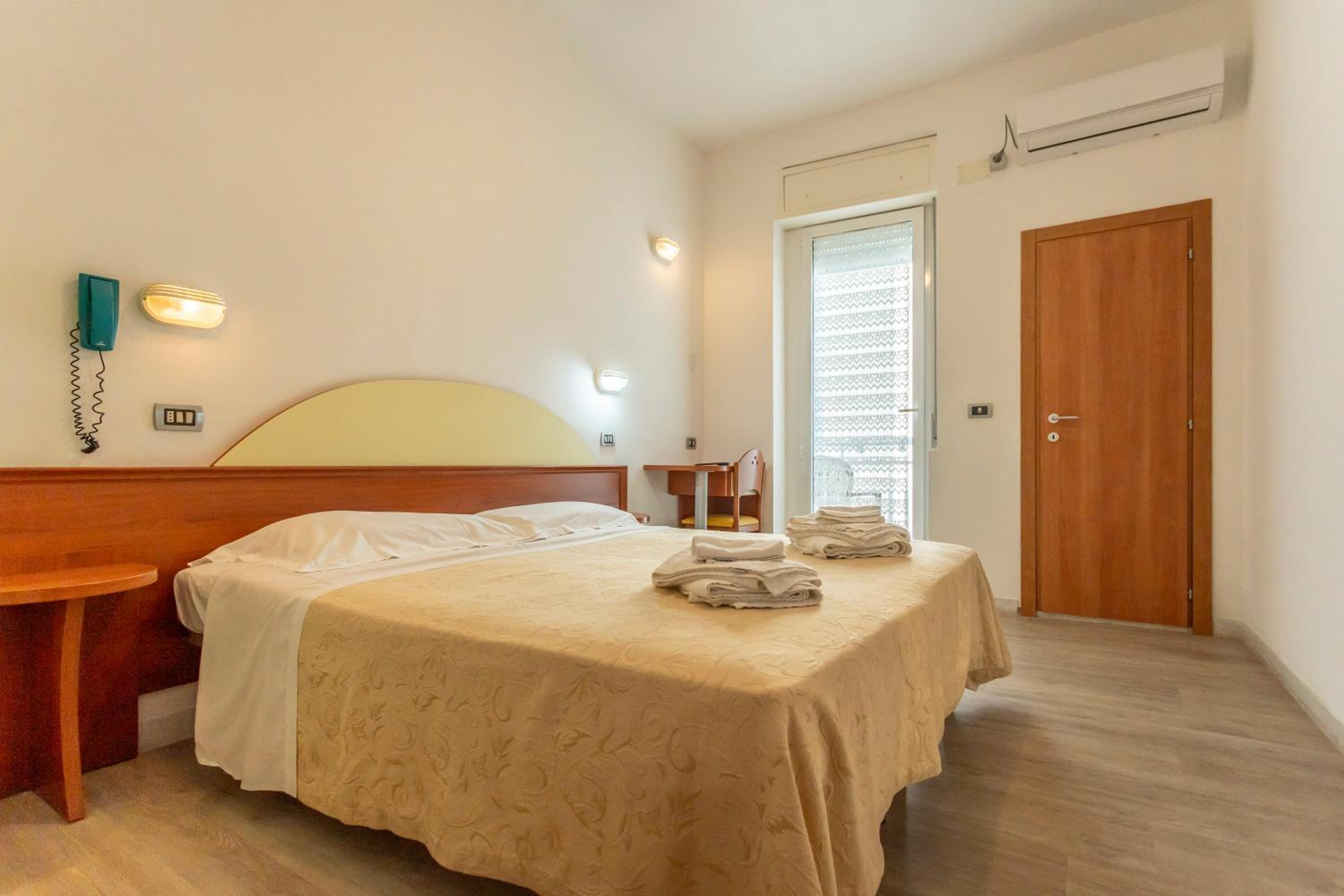 Standard Double or Twin Room with Balcony - Photo 1
