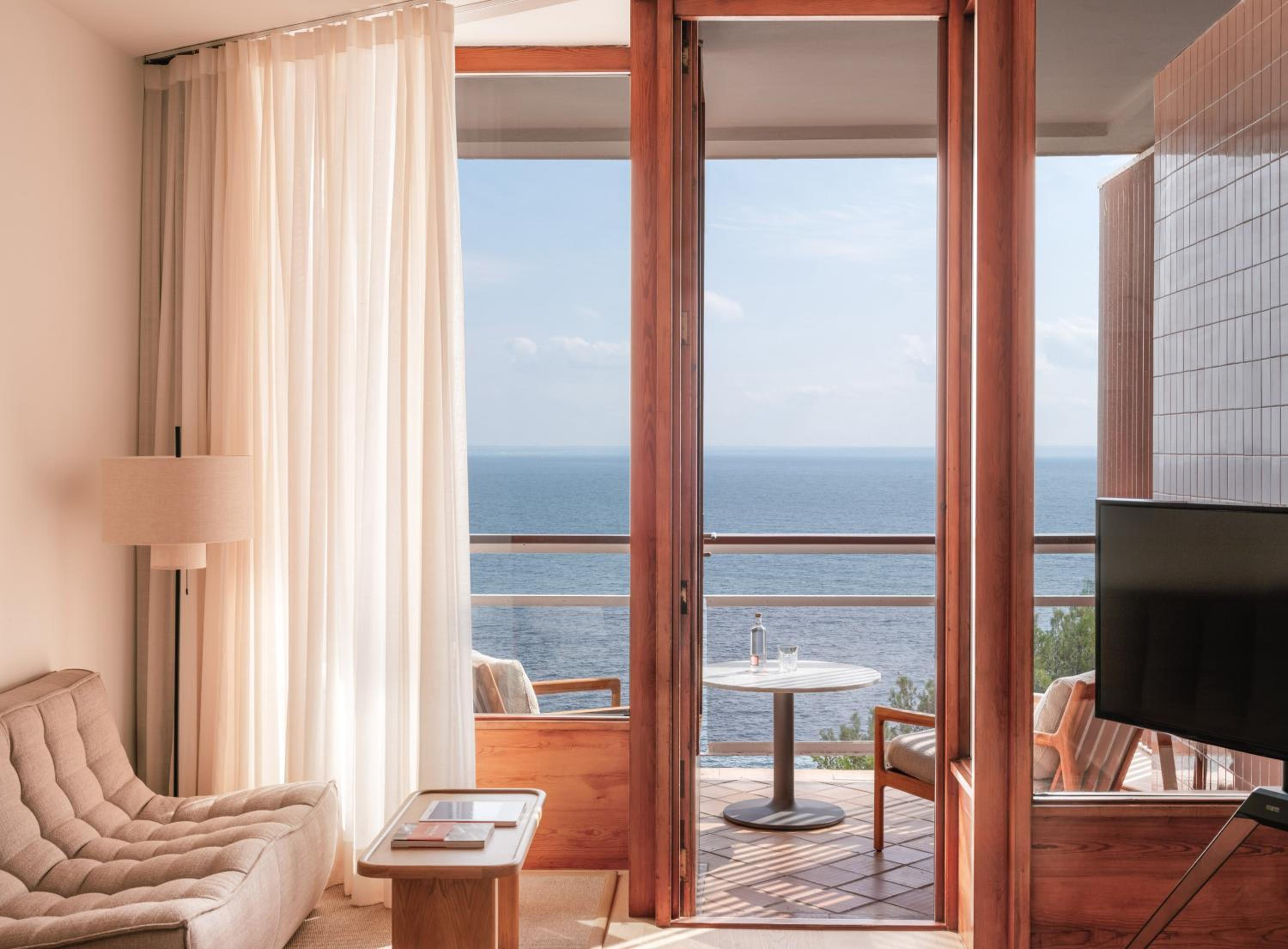 Premium Room with Sea View thumbnail 5
