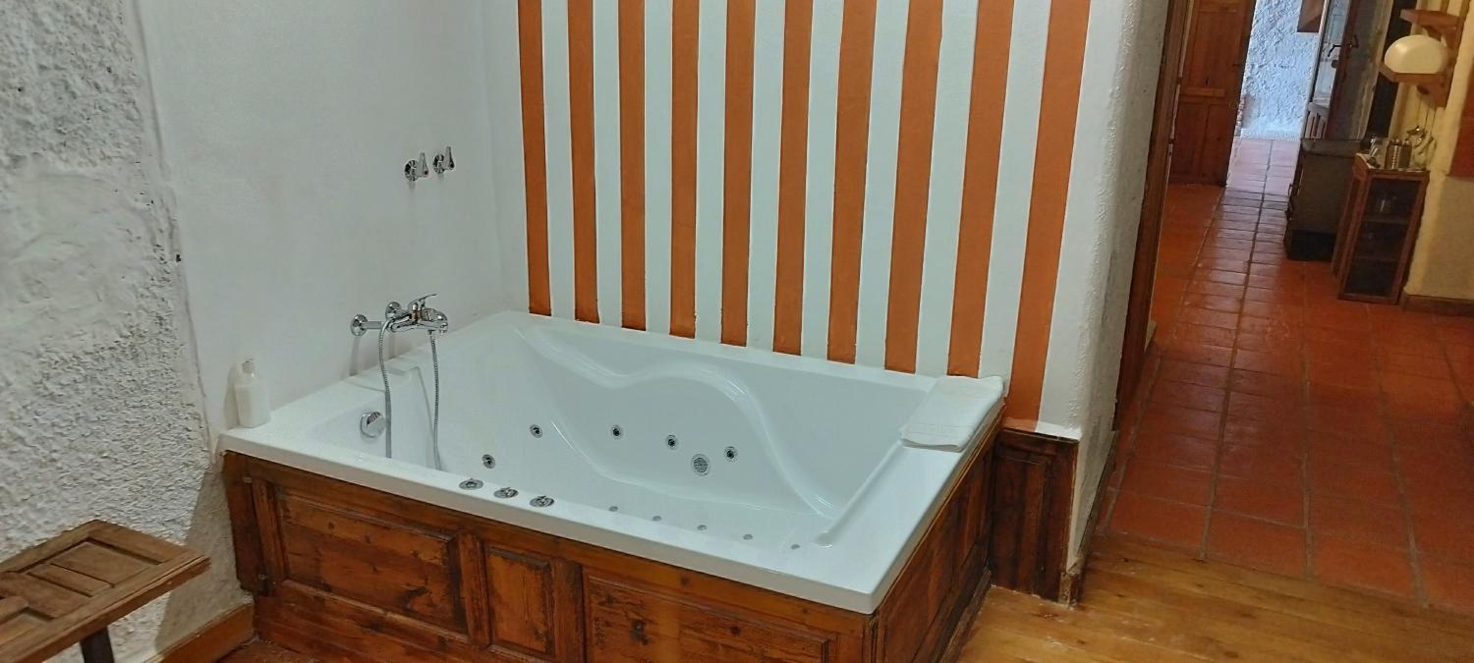Superior Cave with Hot tub - Photo 20