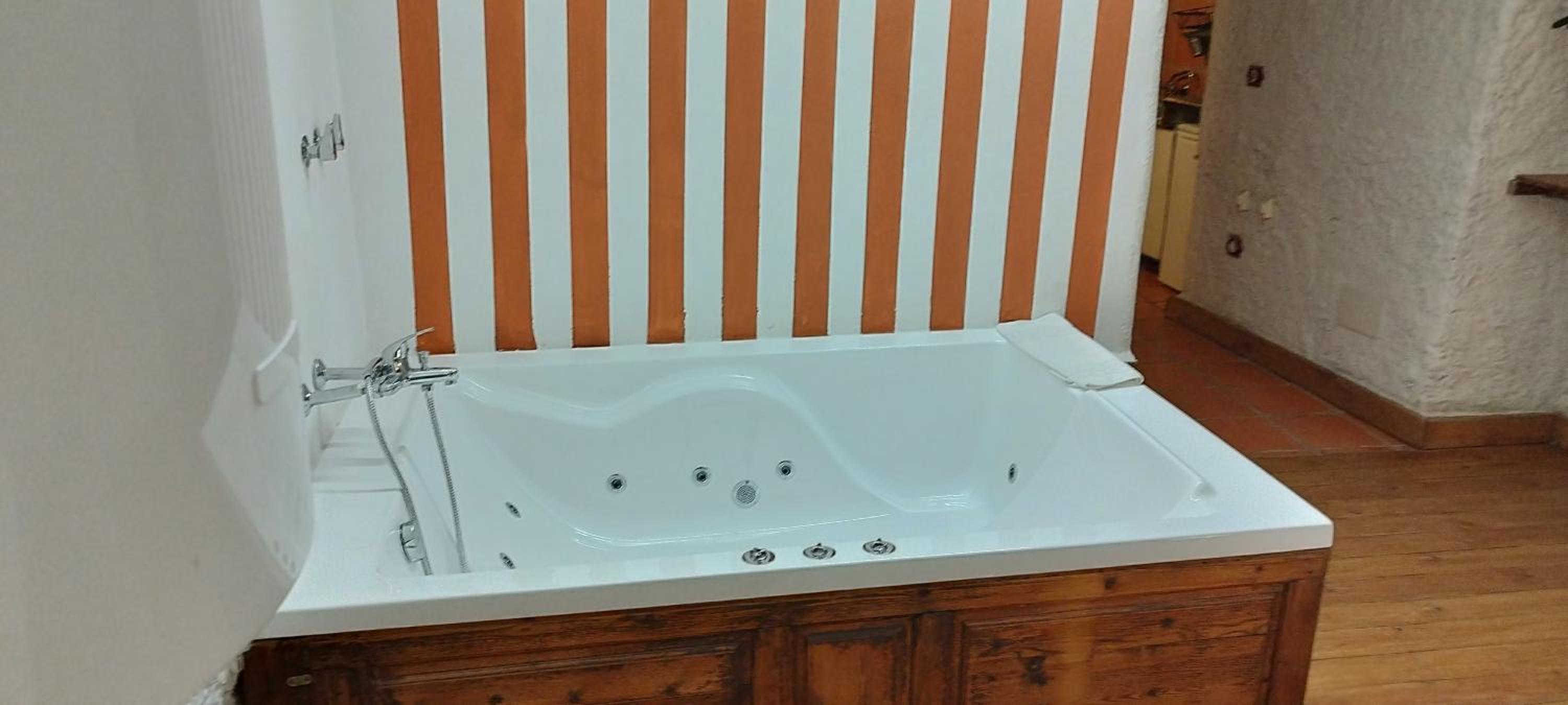 Superior Cave with Hot tub - Photo 51