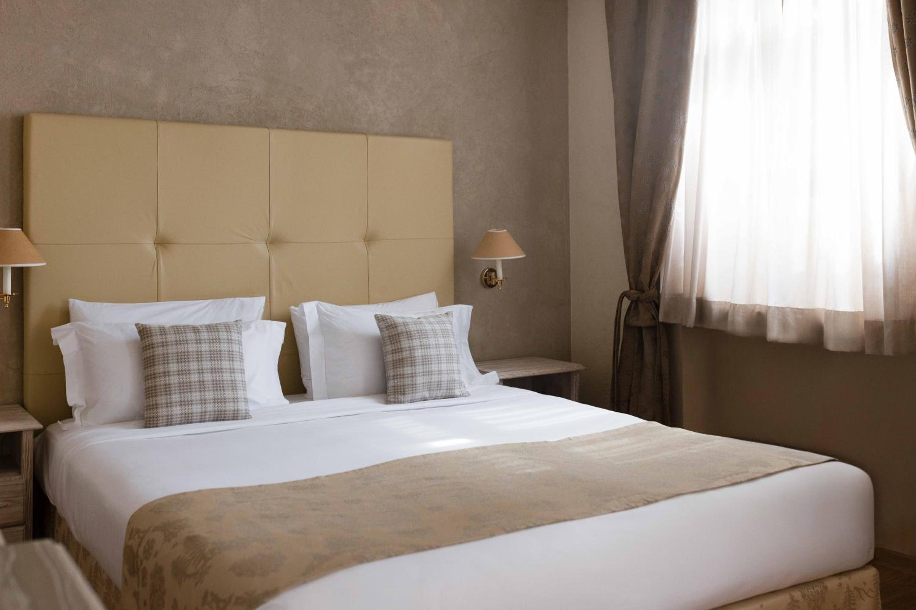 Double or Twin Room - Photo 4