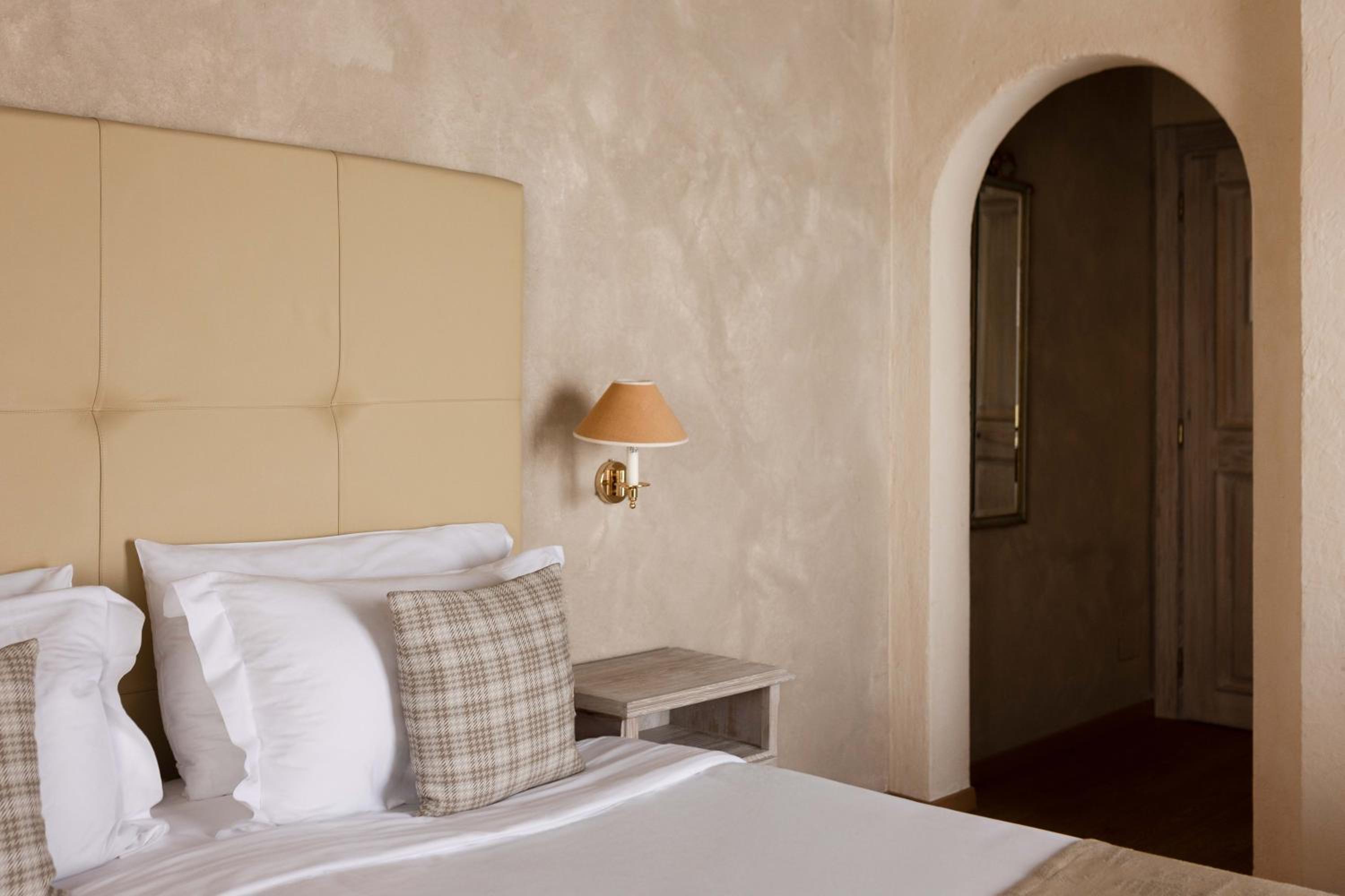 Double or Twin Room - Photo 5