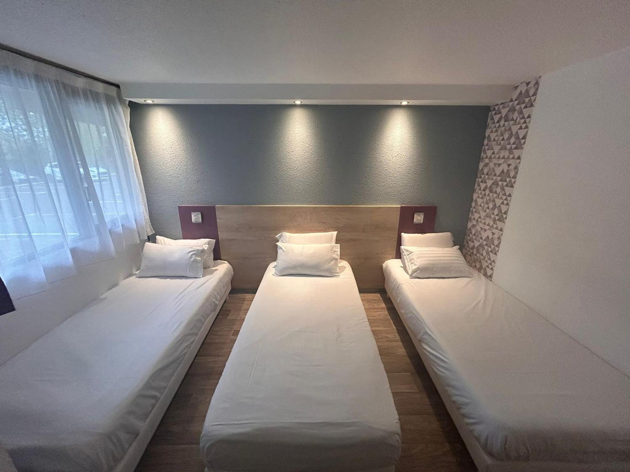 Triple Room - 3 Single Beds - Photo 3