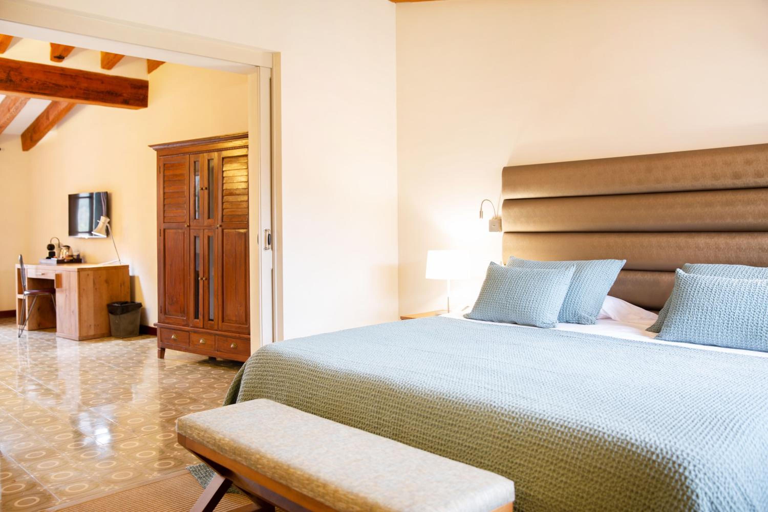 Junior Suite (2 Adults) - Photo 2