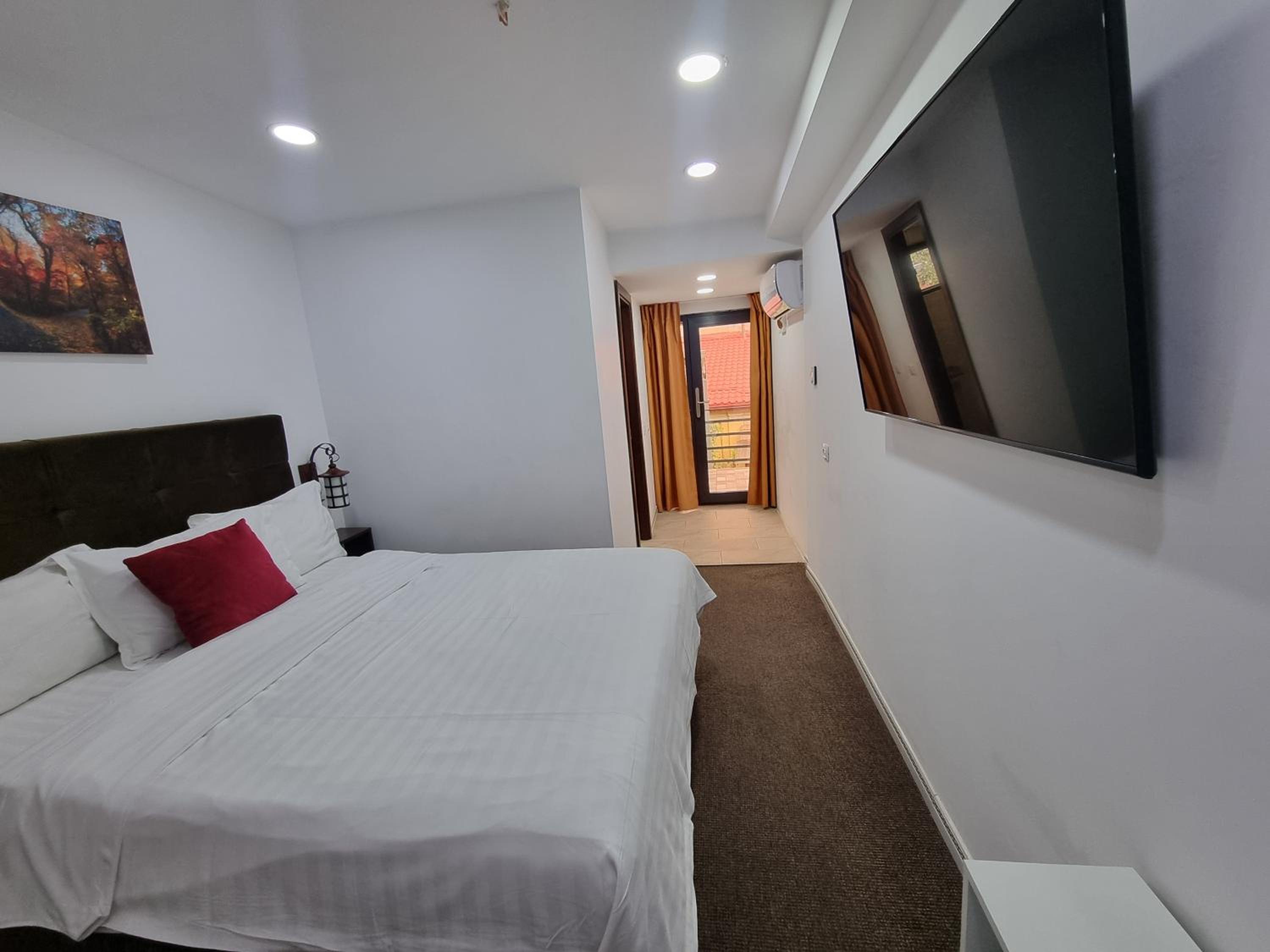 Deluxe double - room 7, 1 car parking space - Photo 9