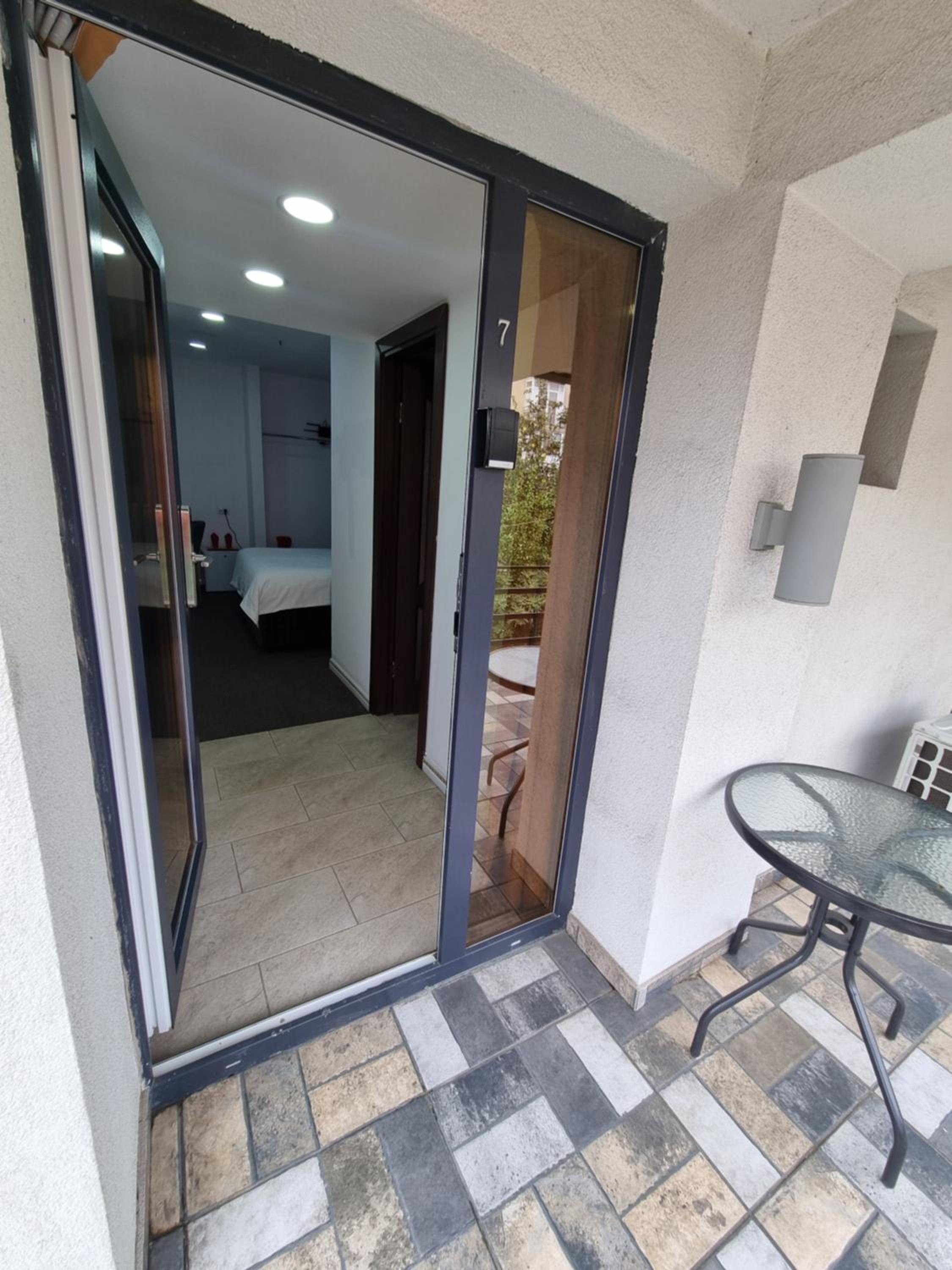 Deluxe double - room 7, 1 car parking space - Photo 6