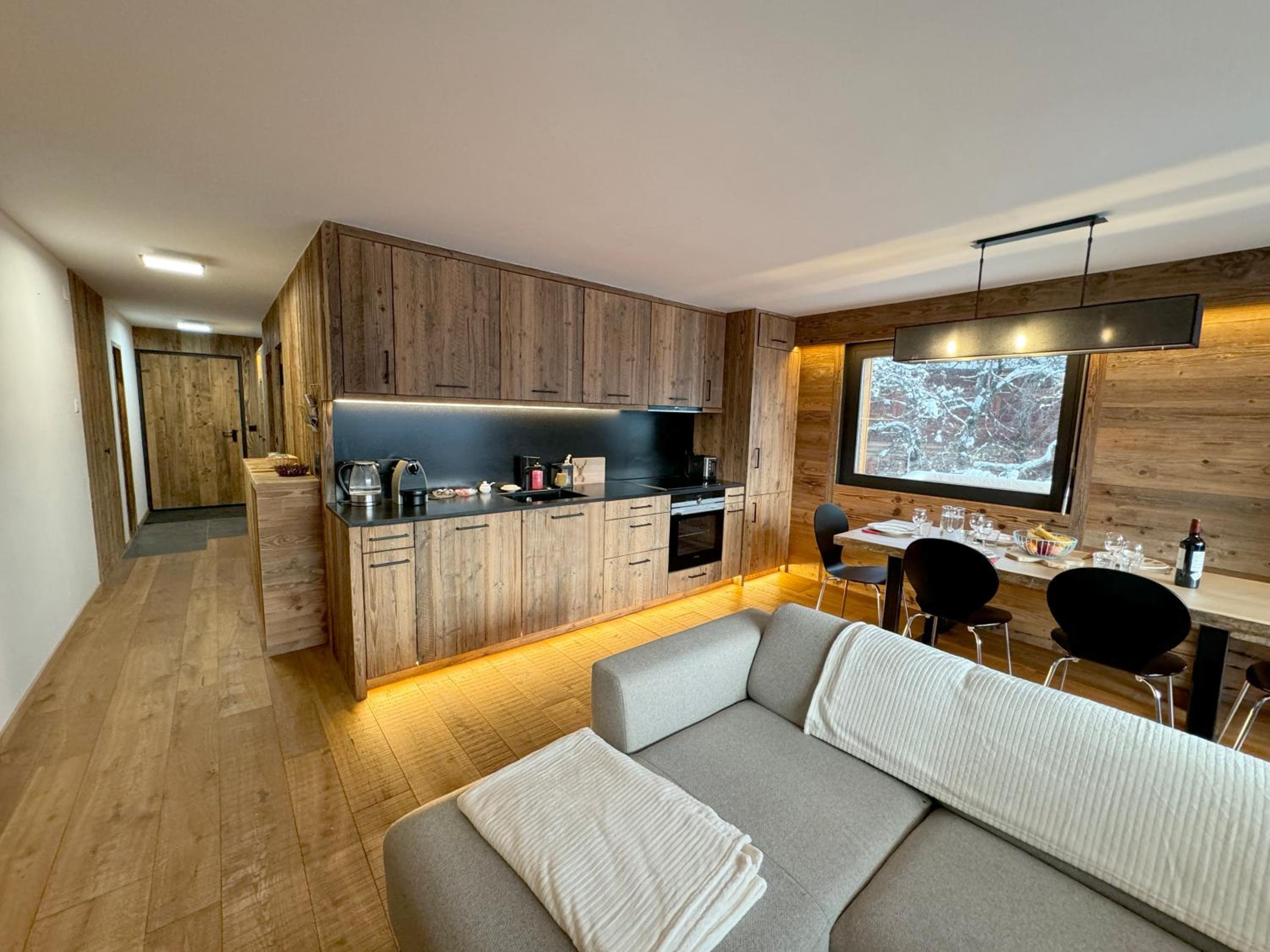 Two-Bedroom Apartment with Mountain View photo 1
