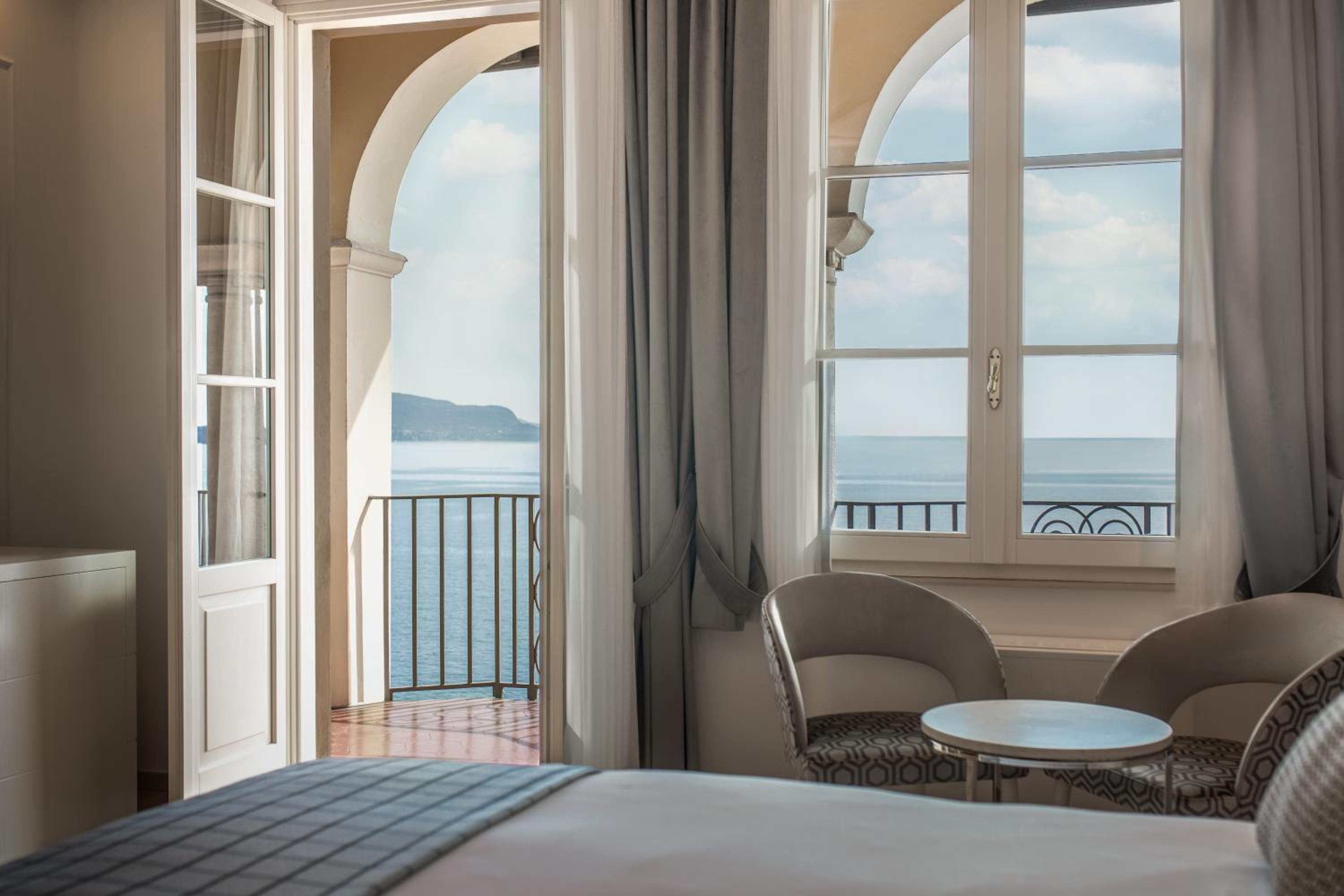 Deluxe Double or Twin Room with Lake View - Photo 2
