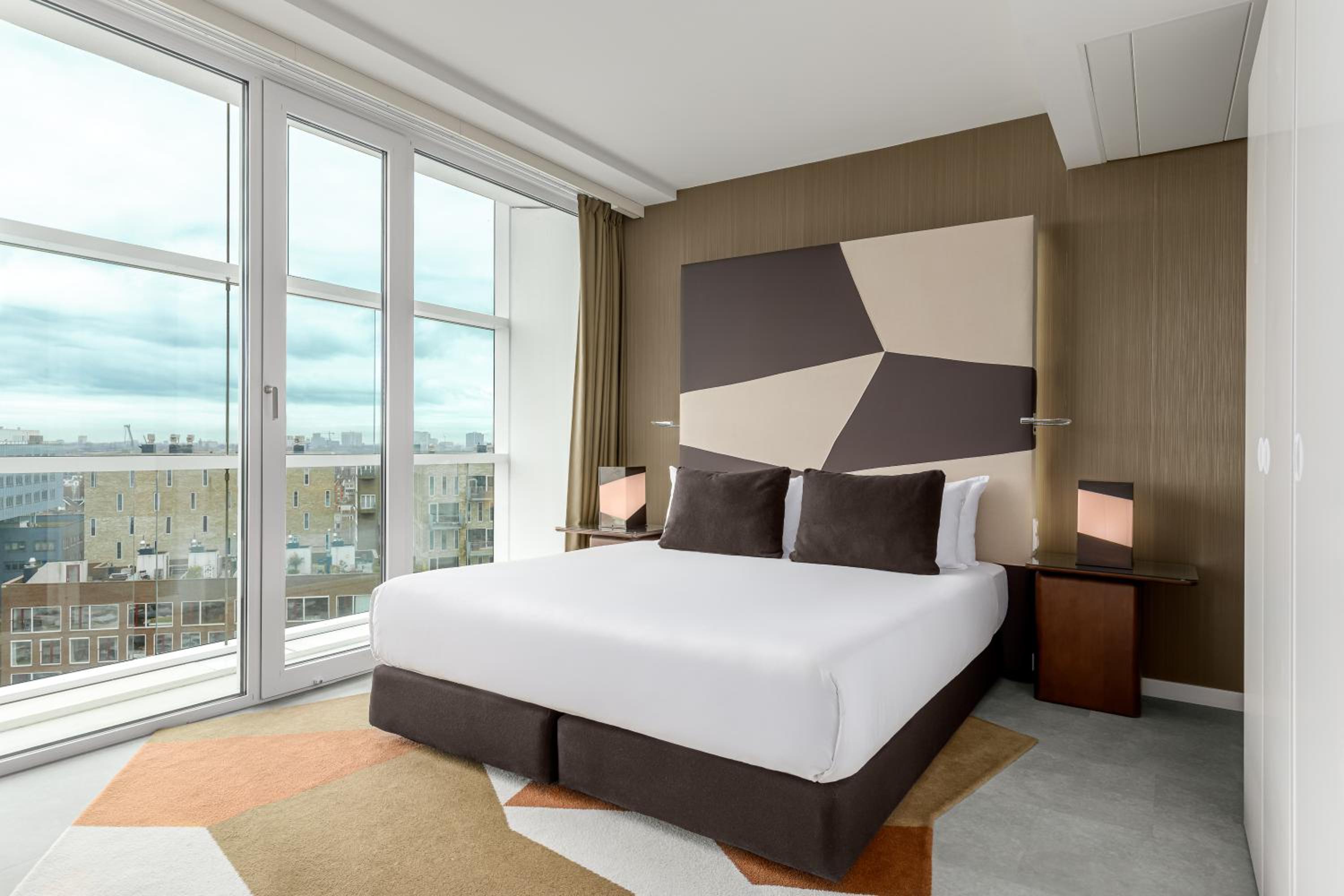Executive Room - Photo 9