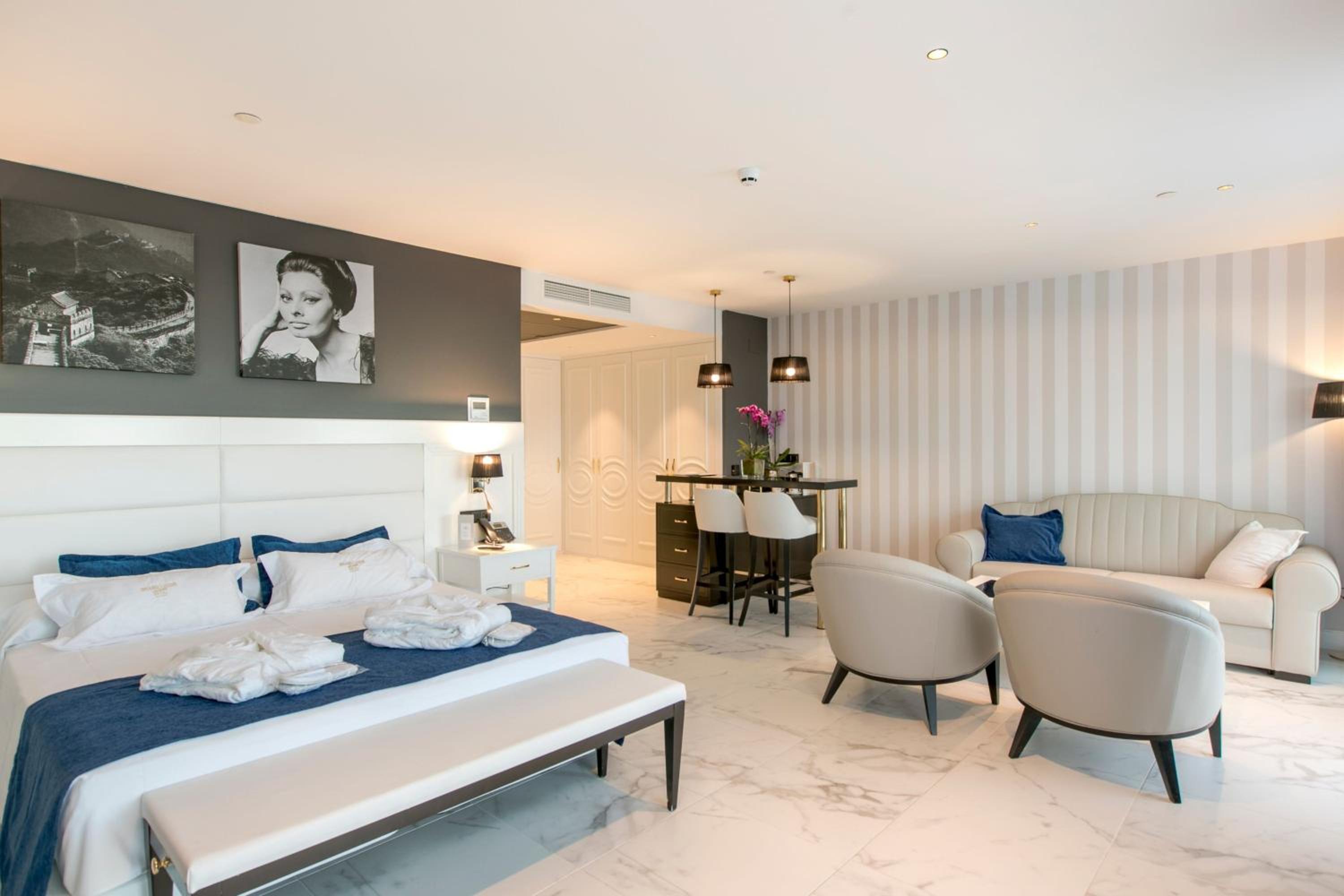 Habitación Superior King con Sofá Cama, Balcón y Vista al Mar
