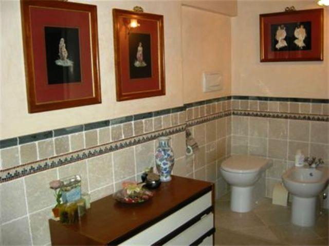 Single Room with Shared Bathroom photo 3