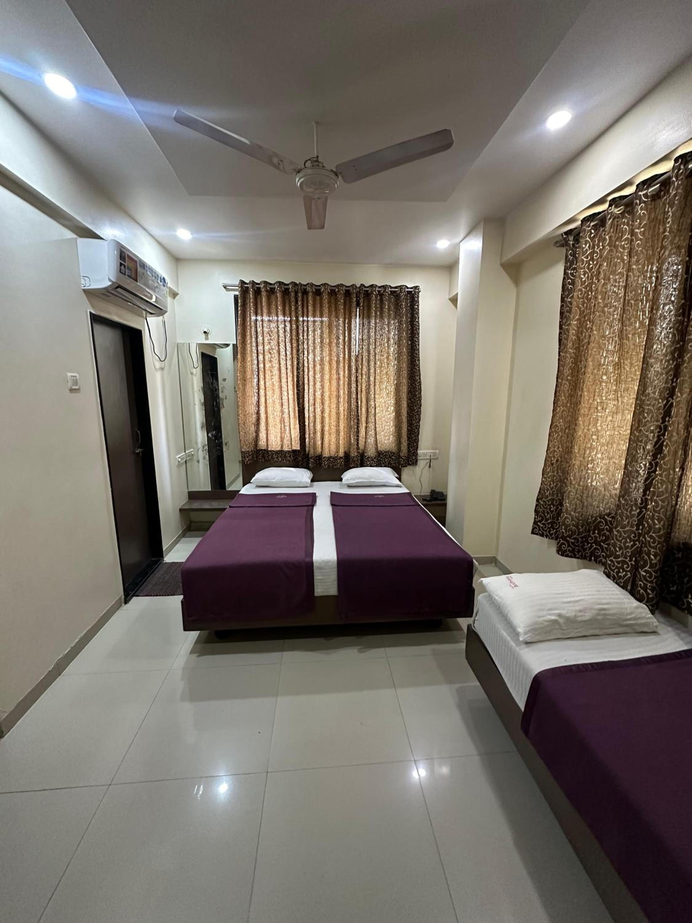 Deluxe Triple Room photo 3