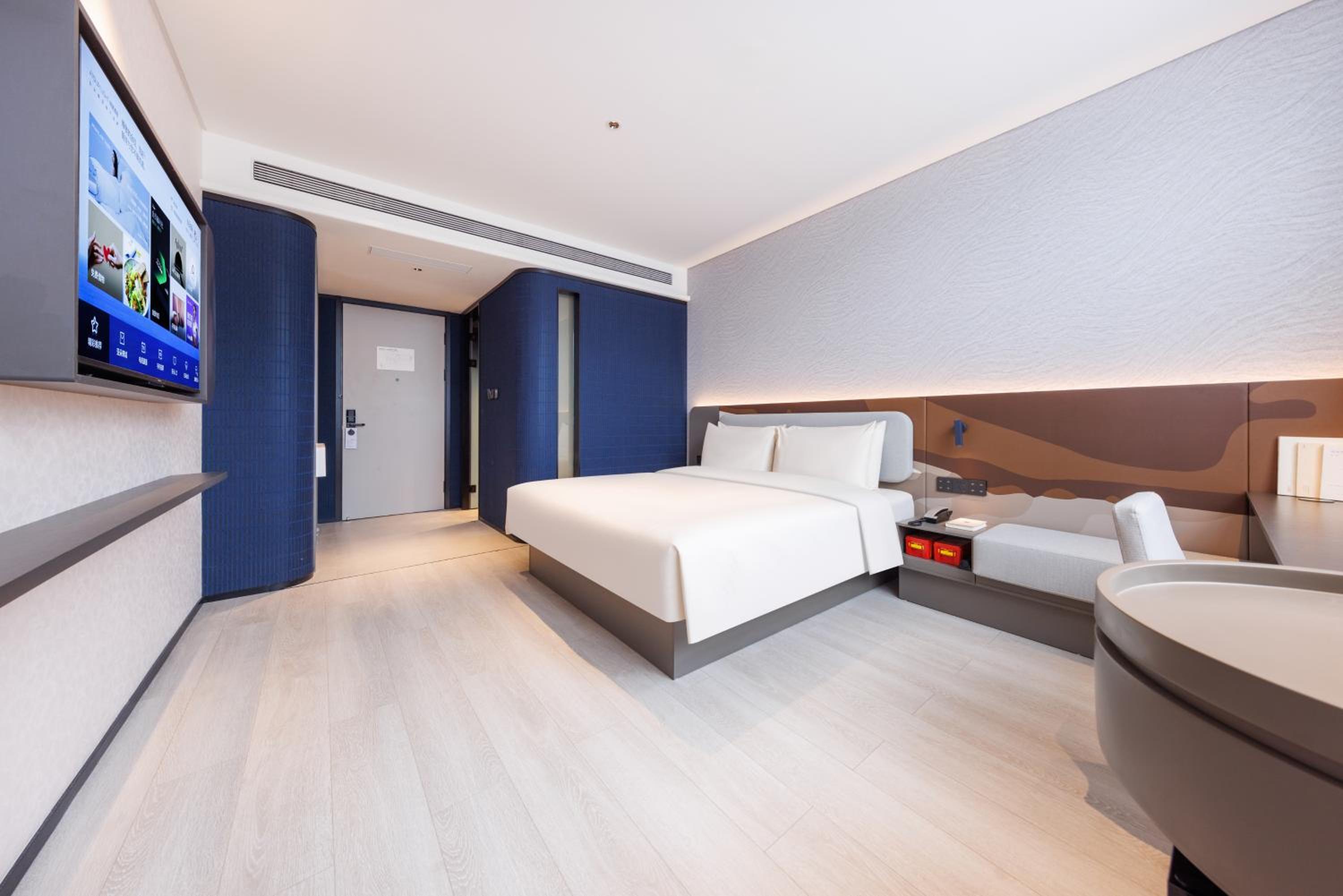 Standard Double Room with Inner Window photo 2