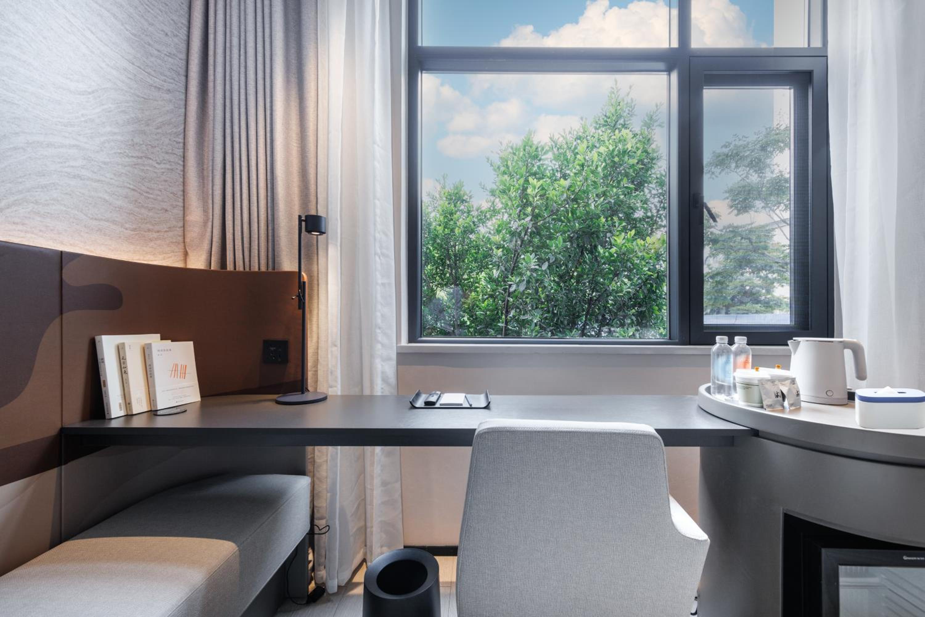 Standard Double Room with Inner Window photo 3