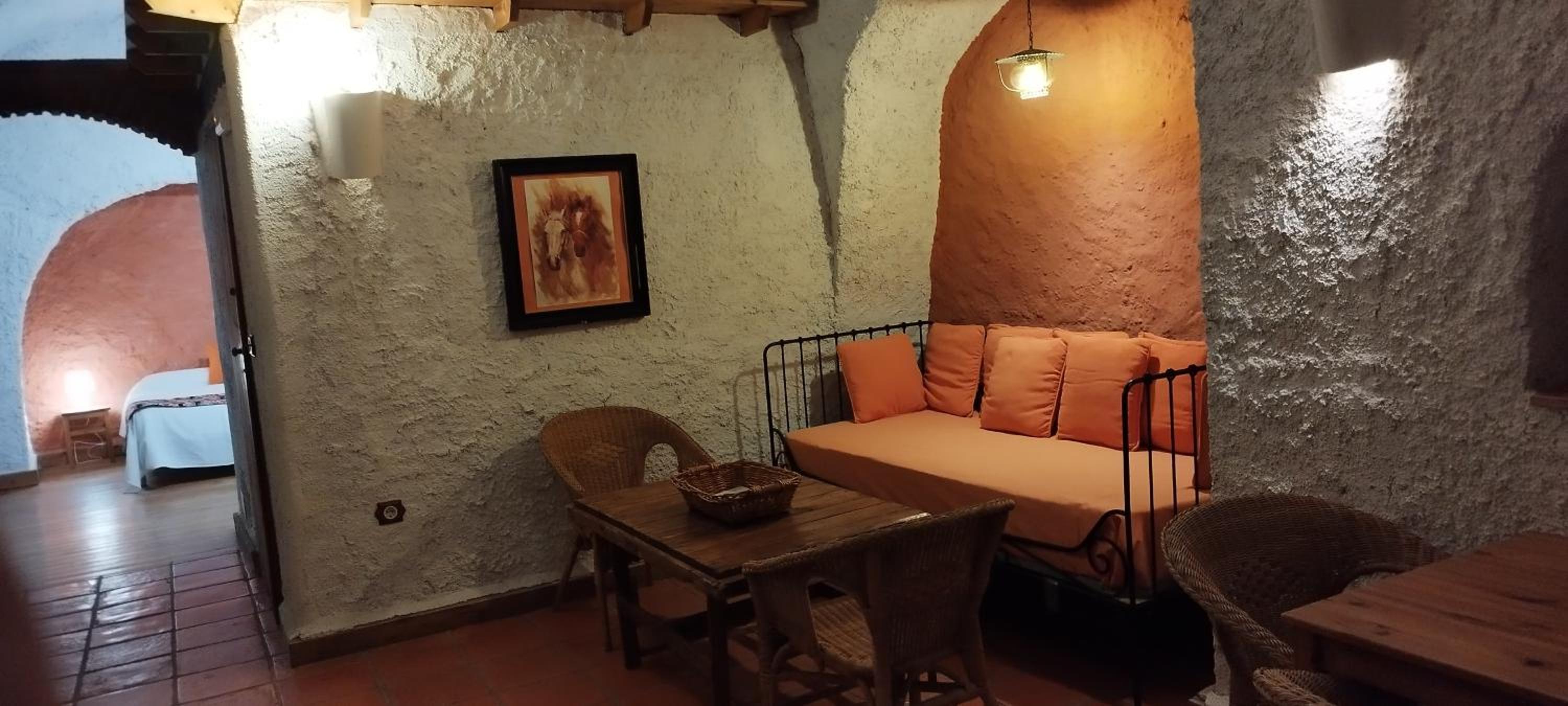 Superior Cave with Hot tub - Photo 4