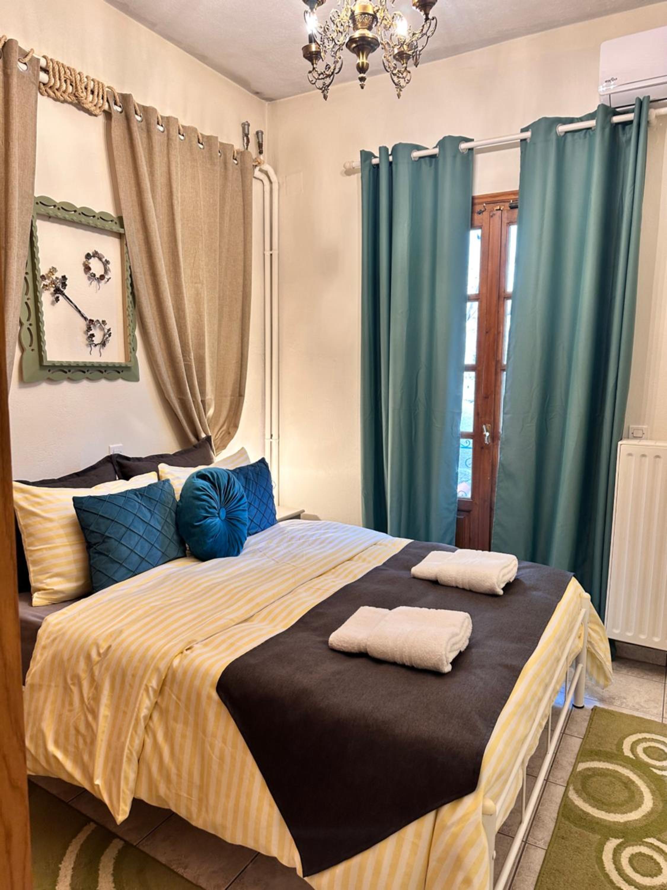 One-Bedroom Apartment with Balcony and City View photo 2