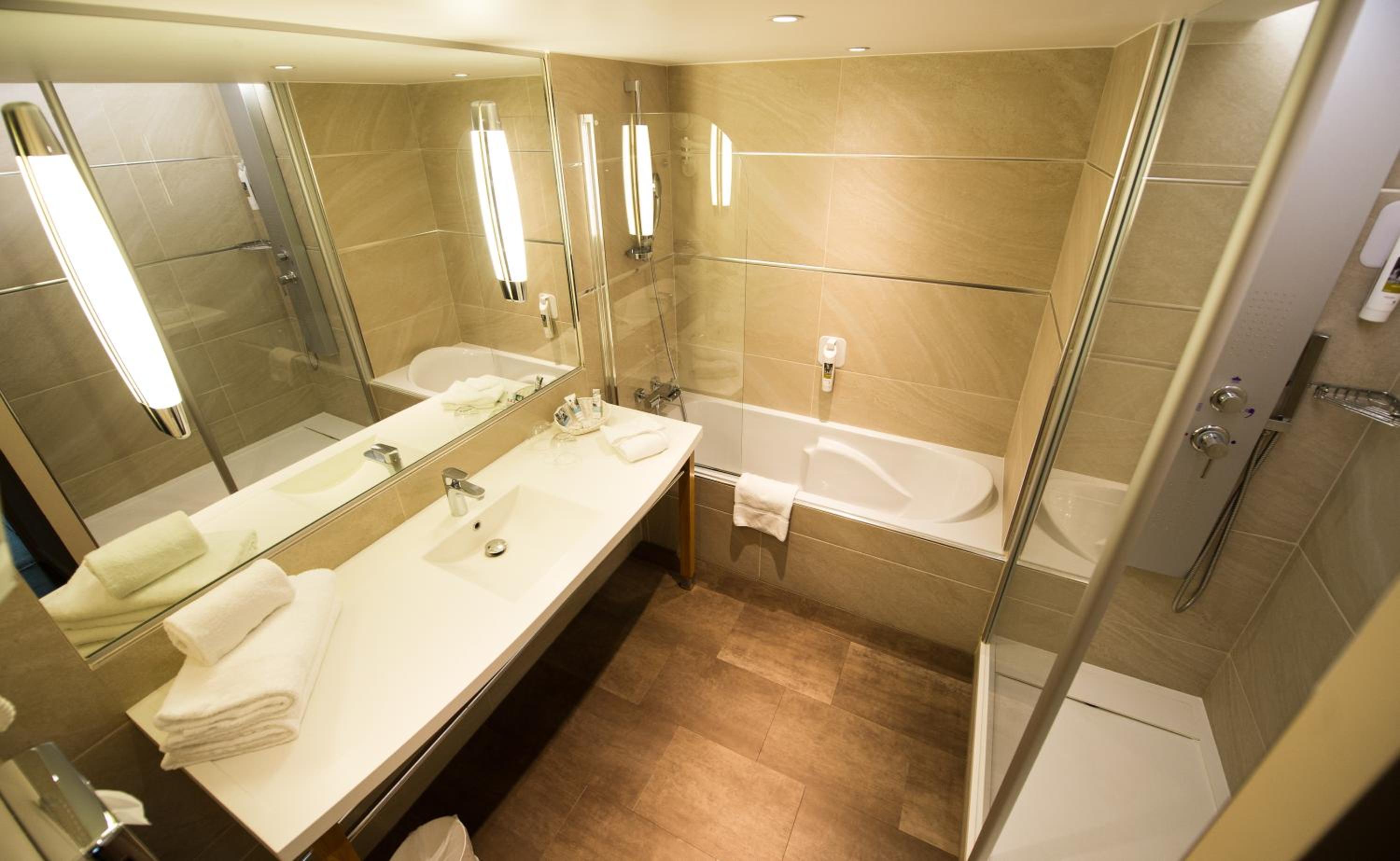 Suite with One Double Bed and Sofa Bed - Photo 3