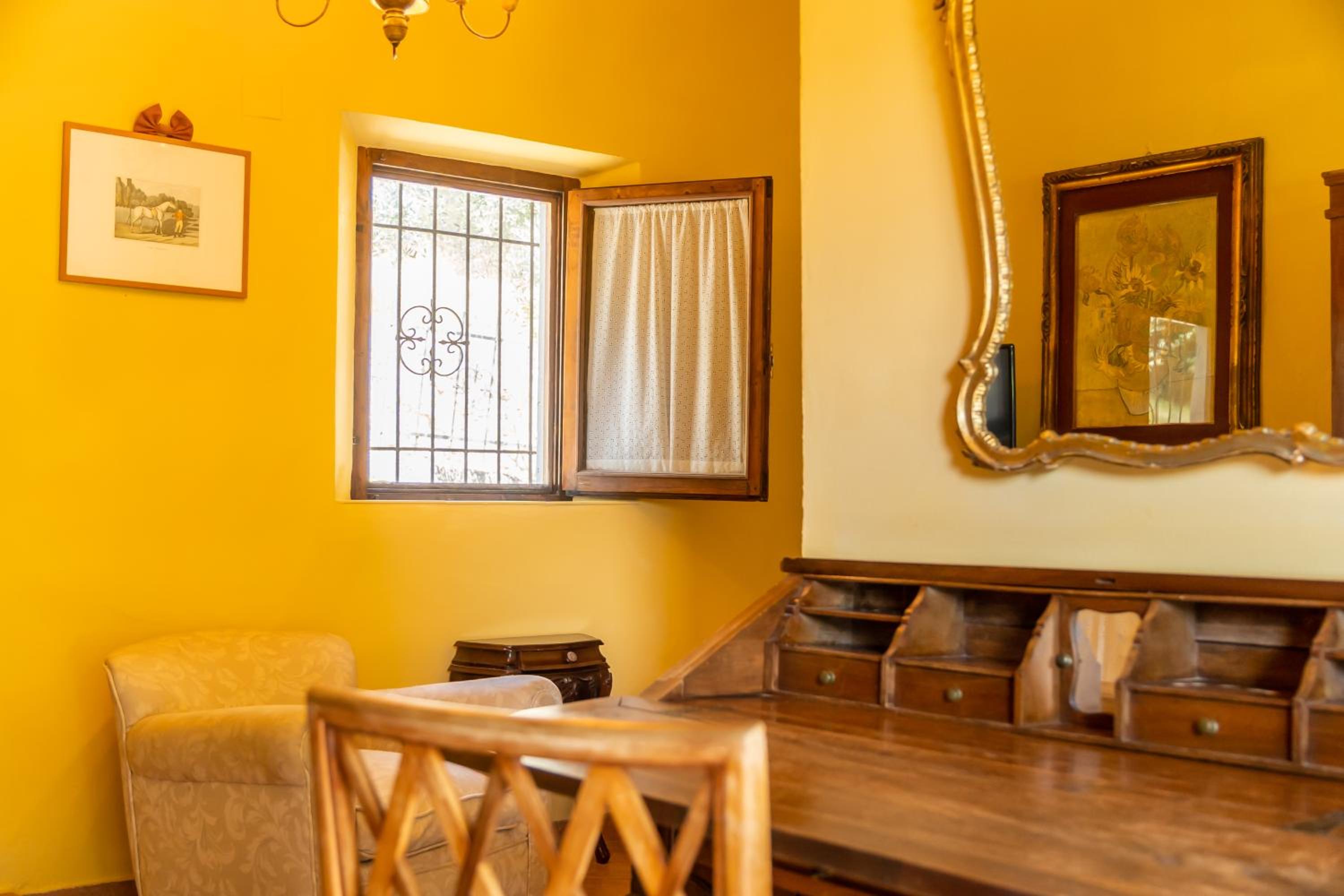 Classic Double or Twin Room - Photo 10