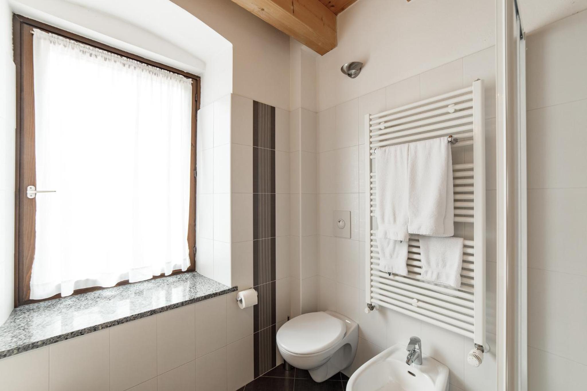 One-Bedroom Apartment with View photo 2