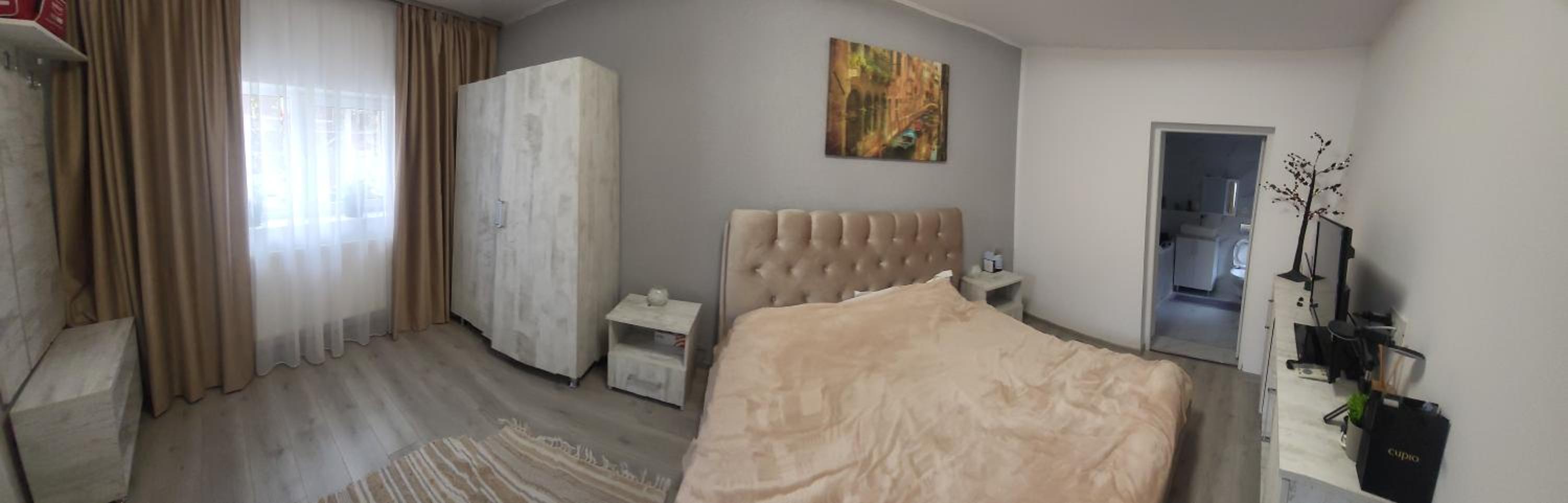 One-Bedroom Apartment photo 1