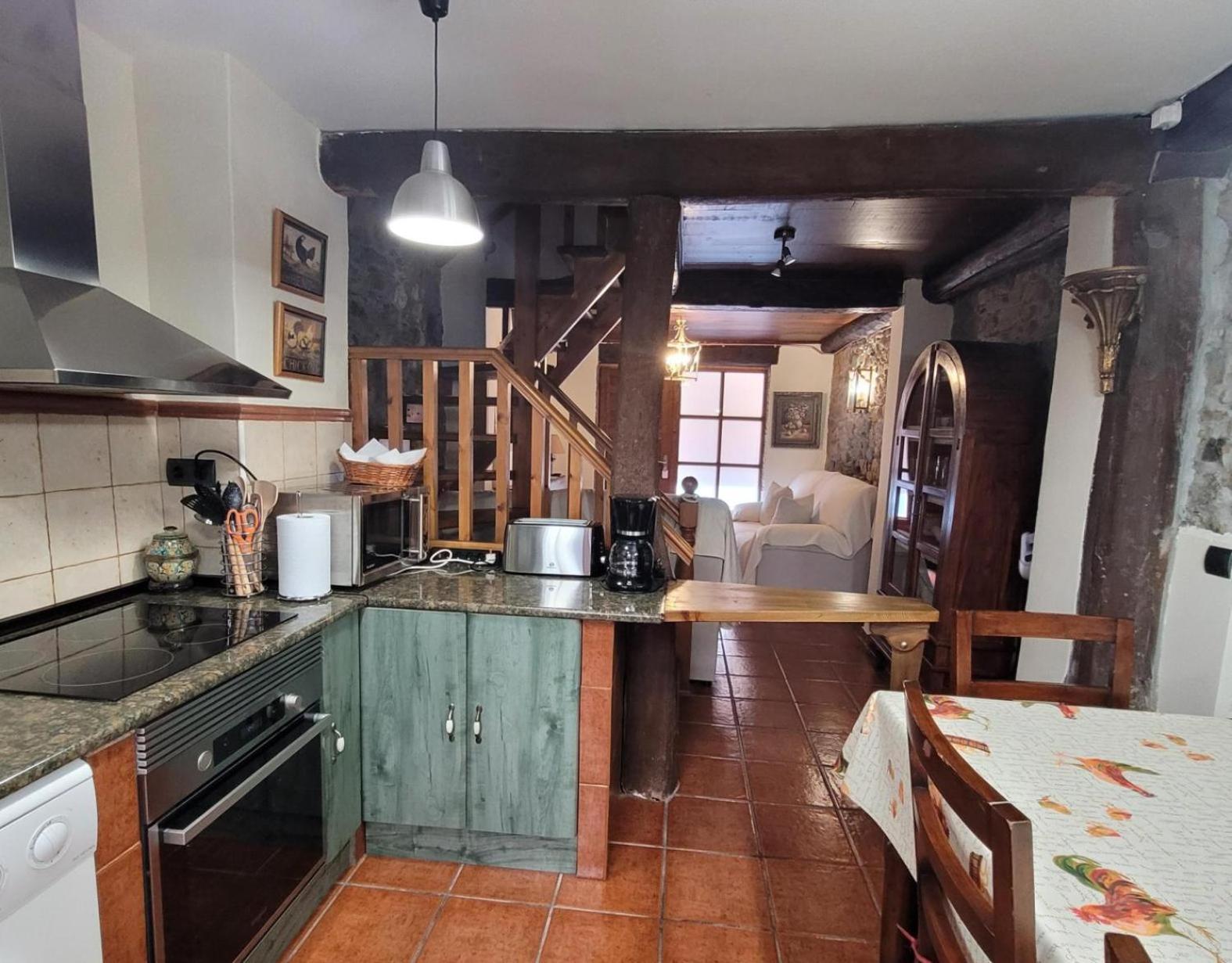 Three-Bedroom Apartment with Mountain View photo 3