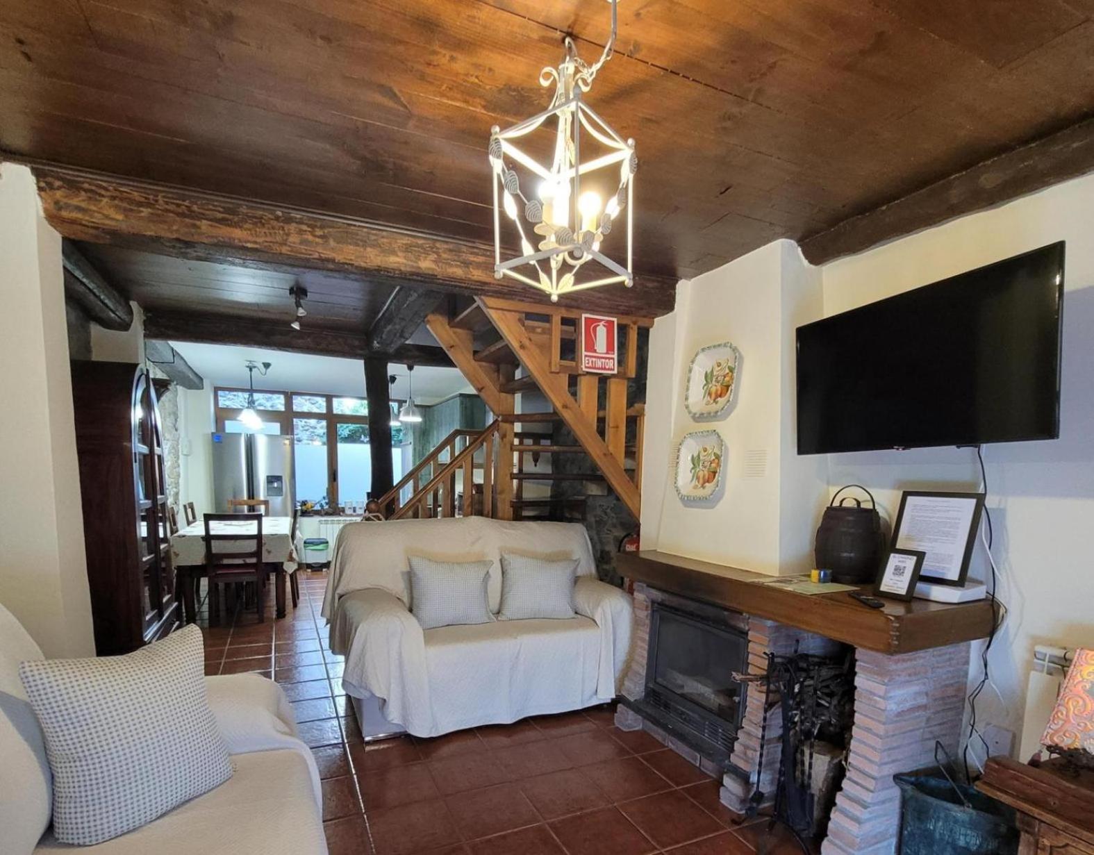 Three-Bedroom Apartment with Mountain View