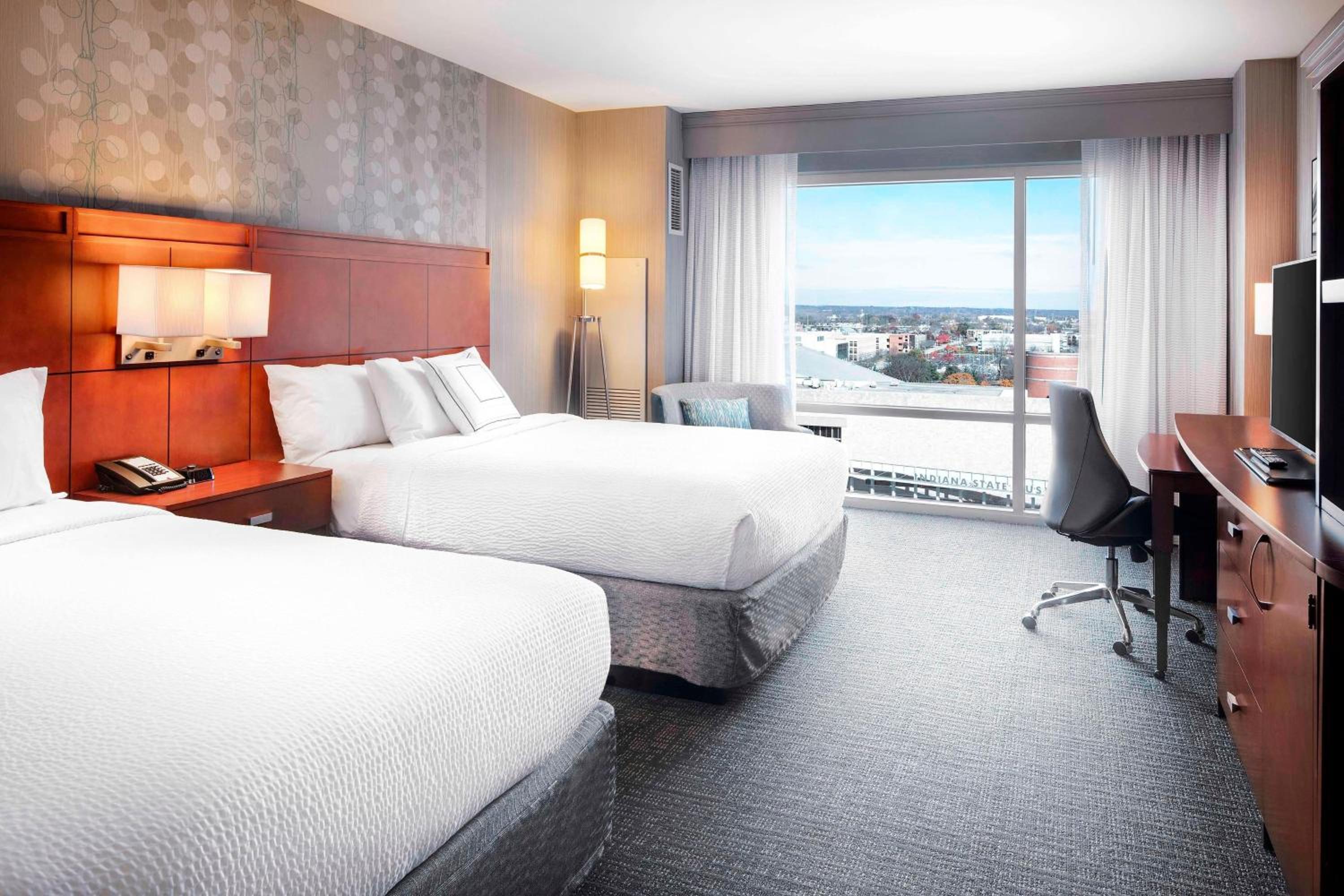 Skyline View, Guest room, 2 Queen, Skyline view, Top floor photo 1