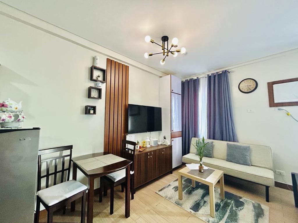 Suite - Photo 13