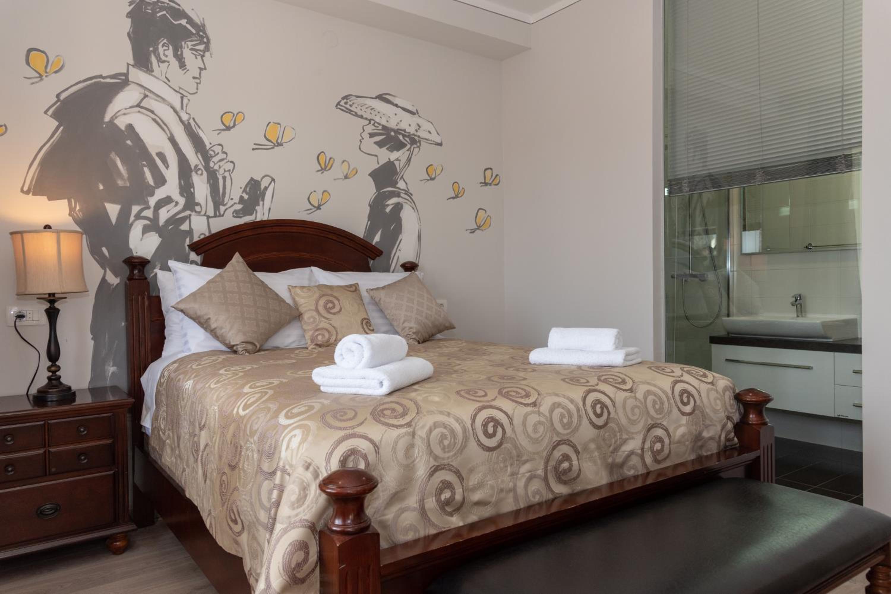 Deluxe Double Room with City View - Photo 1