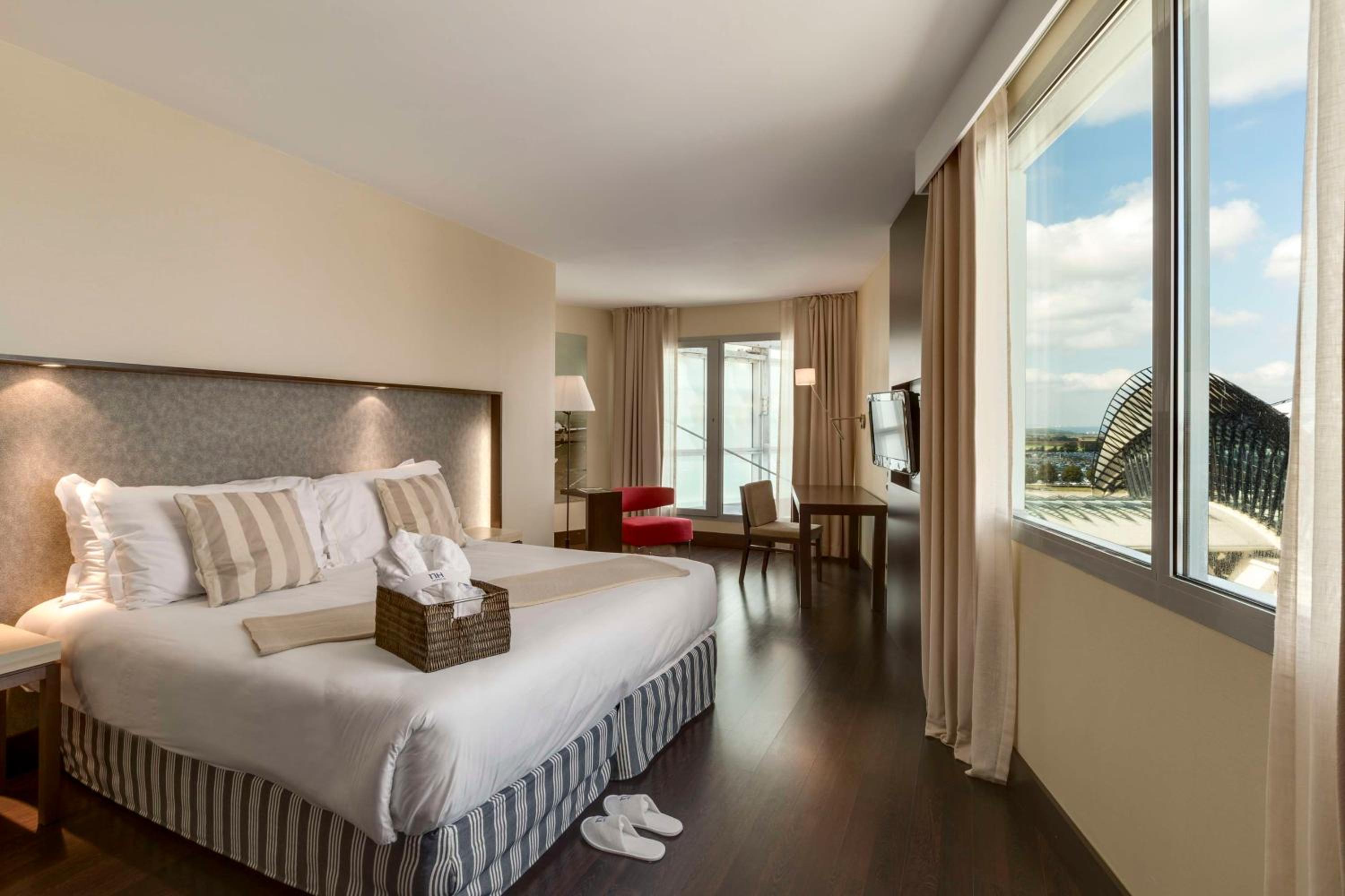 Family Connecting Room (3 Adults + 1 Child)