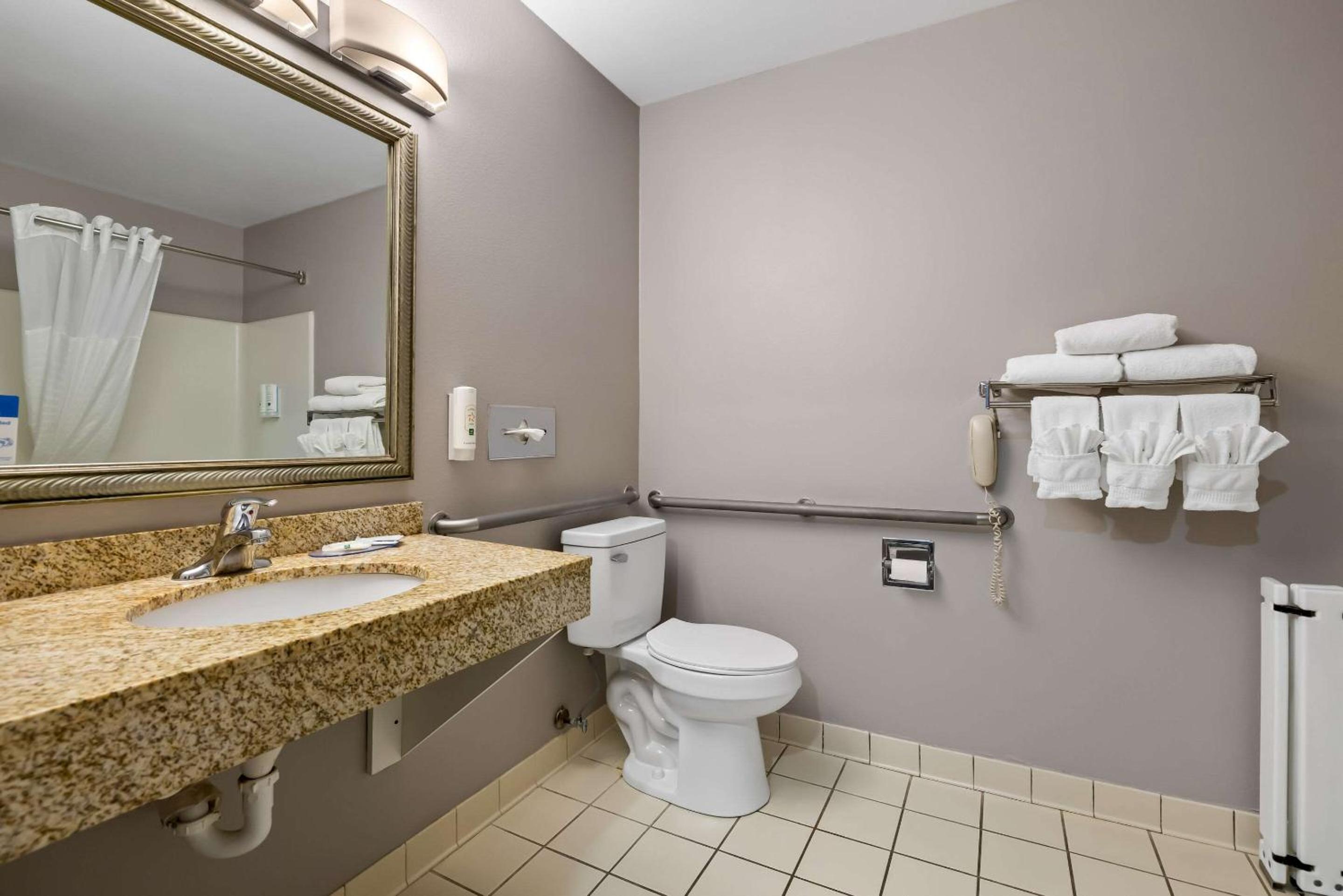 King Room - Disability Access/Non-Smoking - Photo 5