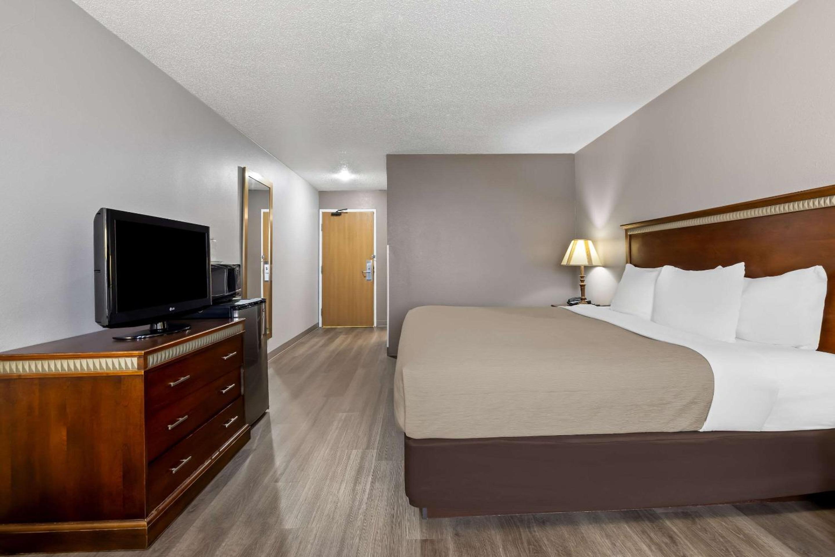 King Room - Disability Access/Non-Smoking - Photo 4
