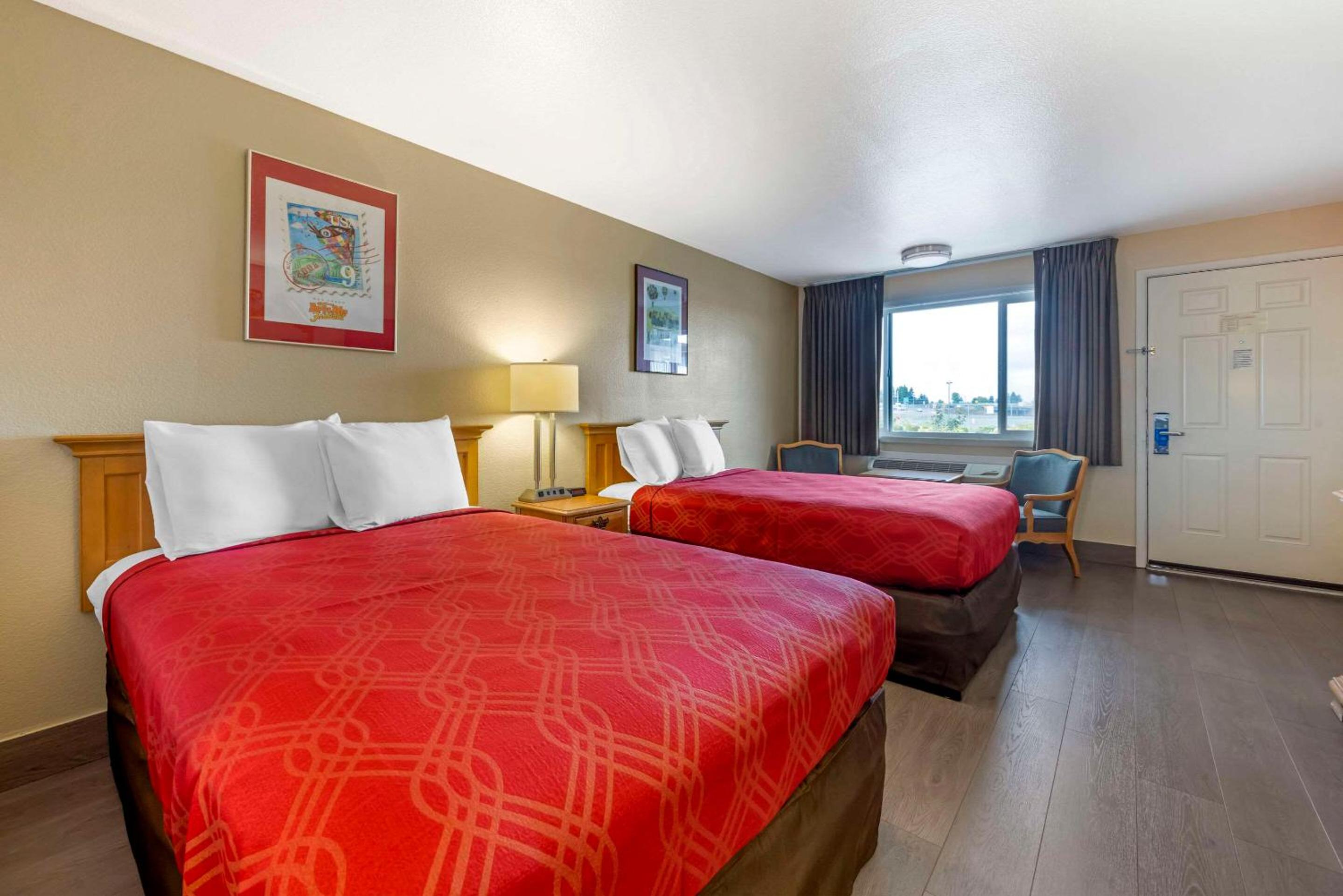 Double Room with Two Double Beds - Non-Smoking - Photo 2