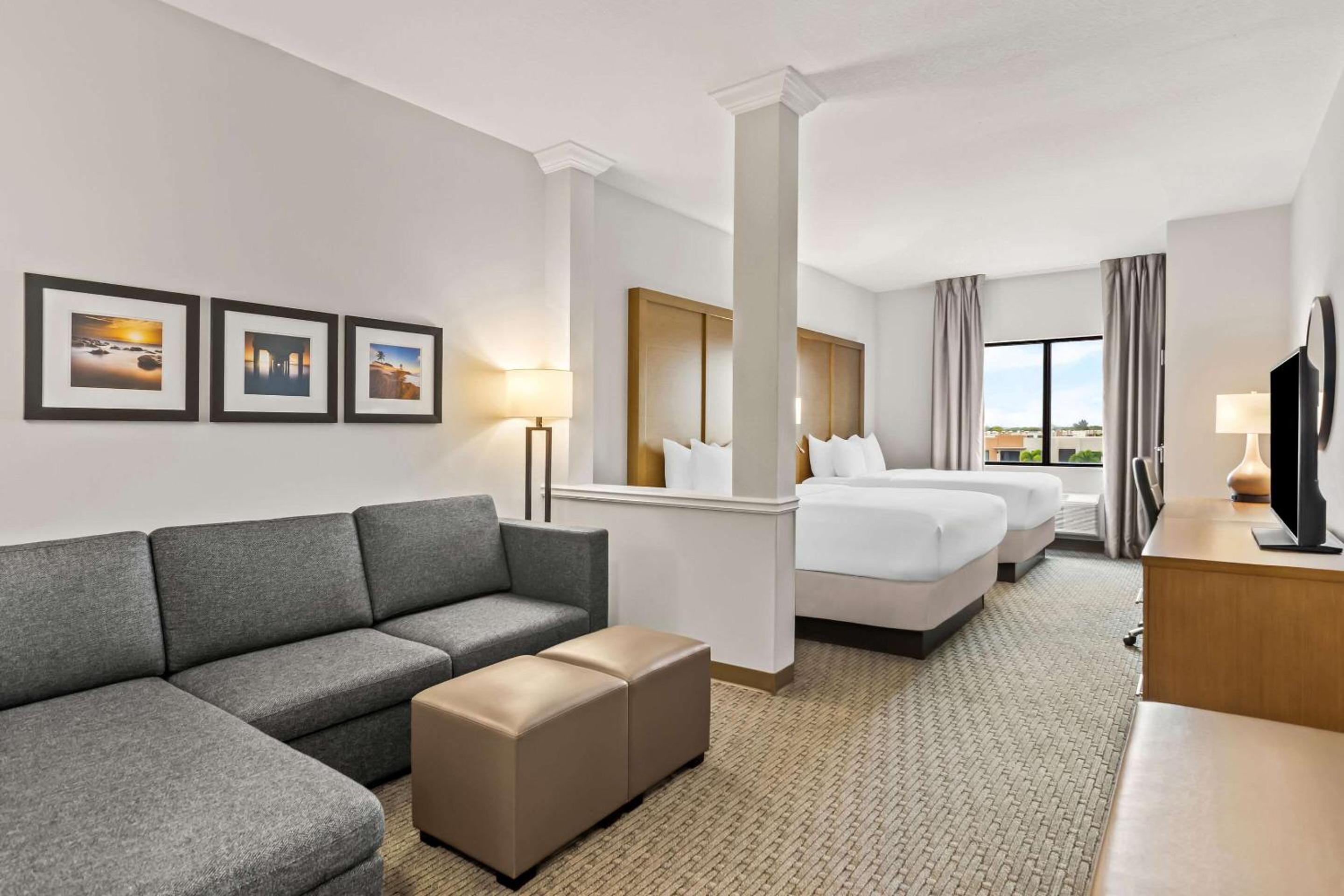 One Room Suite with Two Queen Beds - Non Smoking - Photo 1