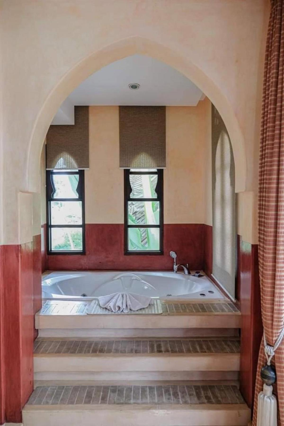 Deluxe Seascape Jacuzzi - Photo 4